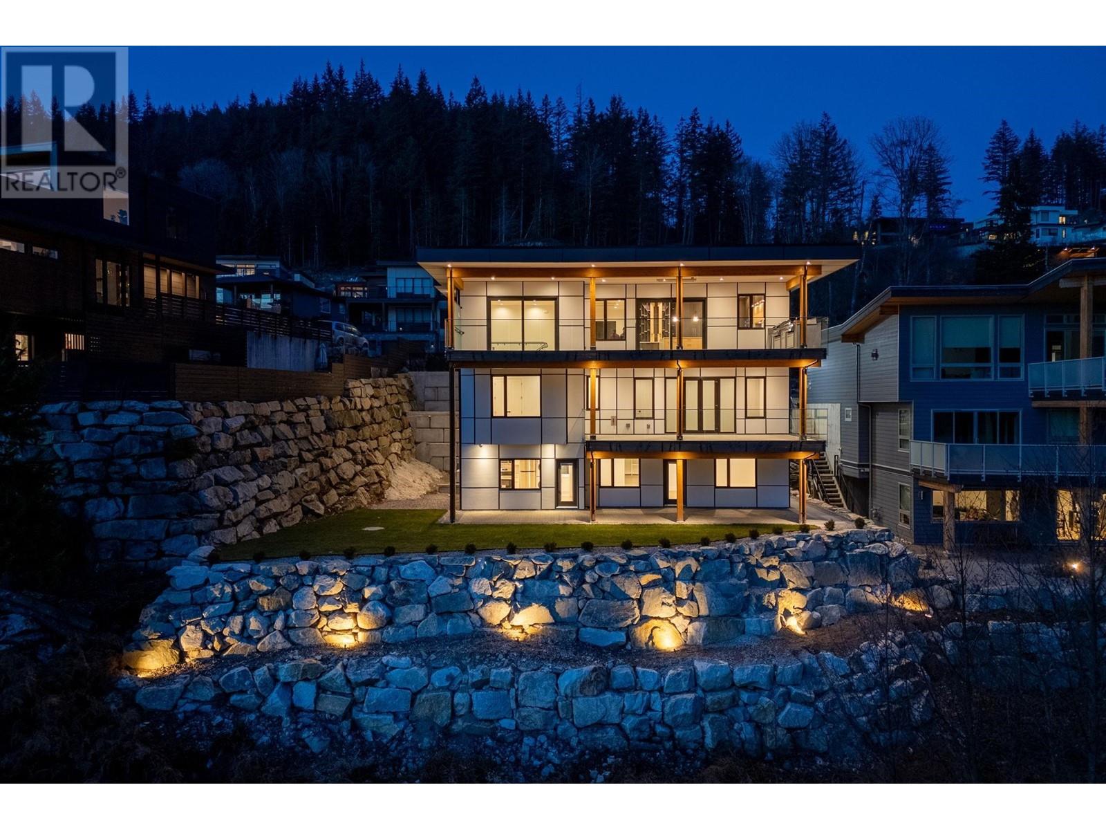 2216 WINDSAIL PLACE, Squamish real estate listing R2964106