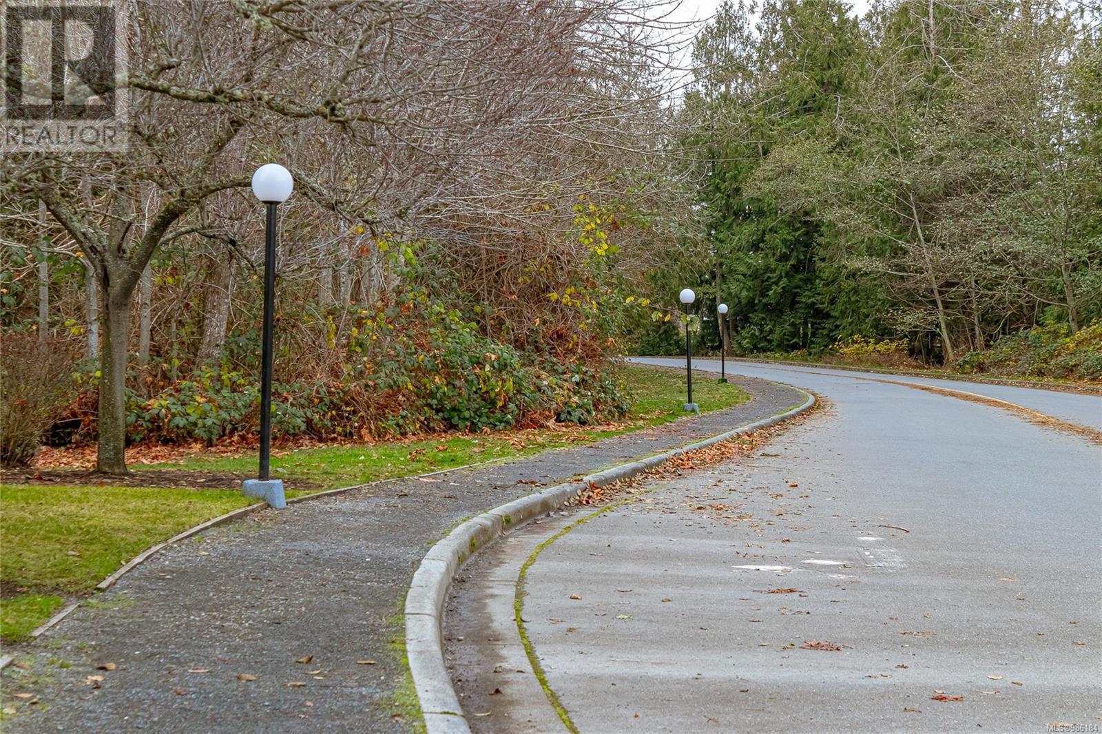 810 Lakes Blvd, Parksville