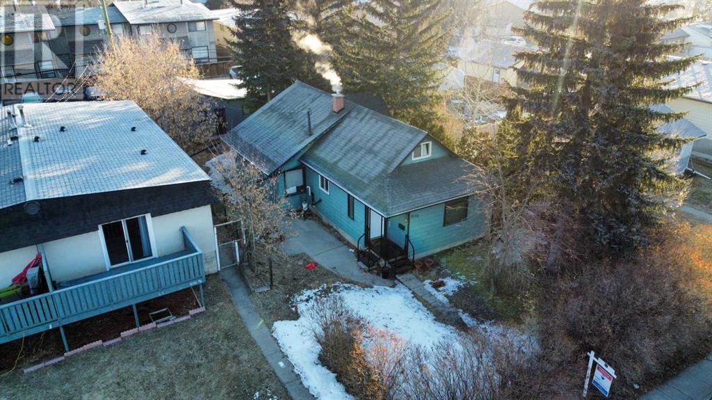 Single Family House for Sale in  Bowwood Drive NW Bowness Calgary 