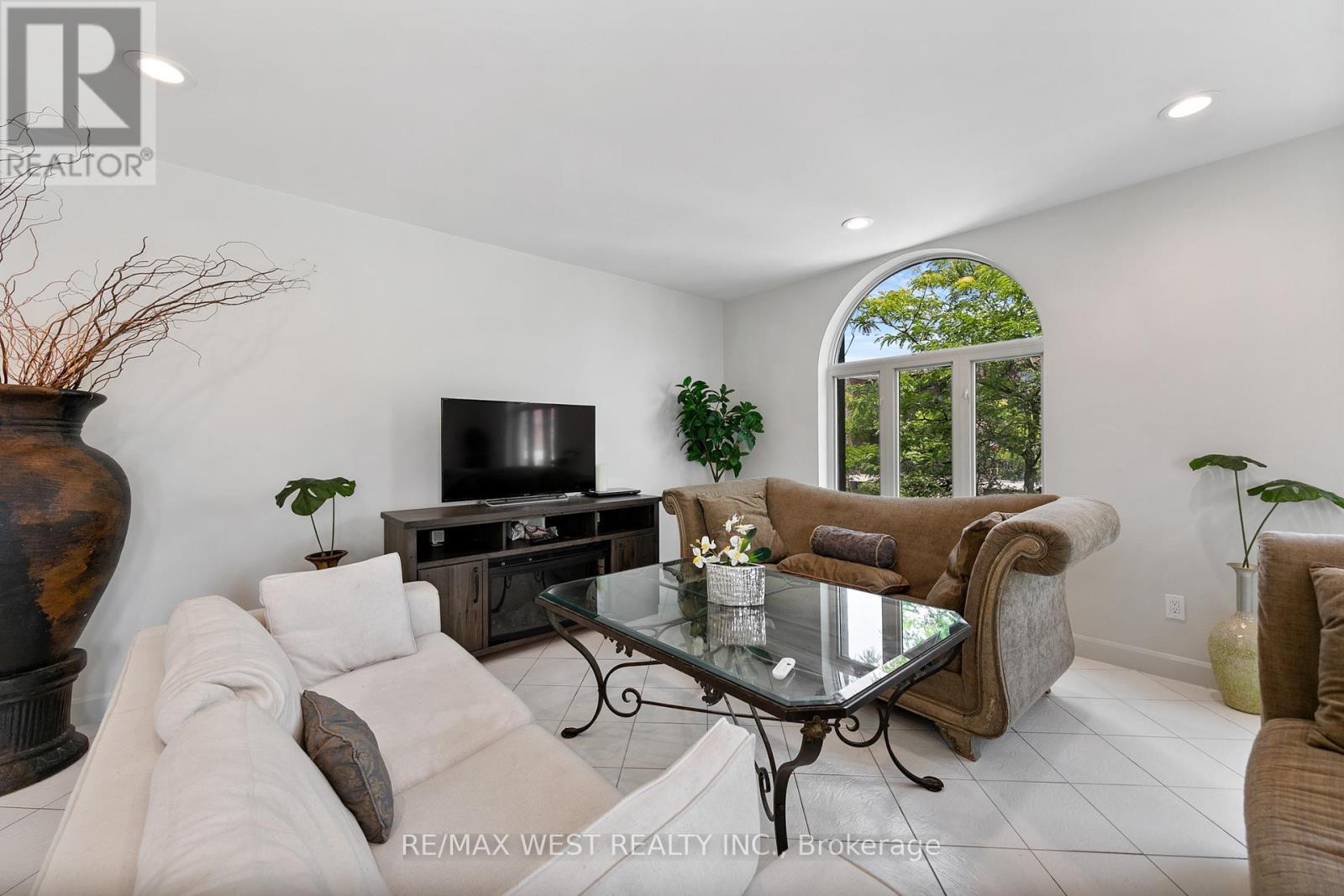 Photo 14 of 839 Erie Street E, Windsor ON