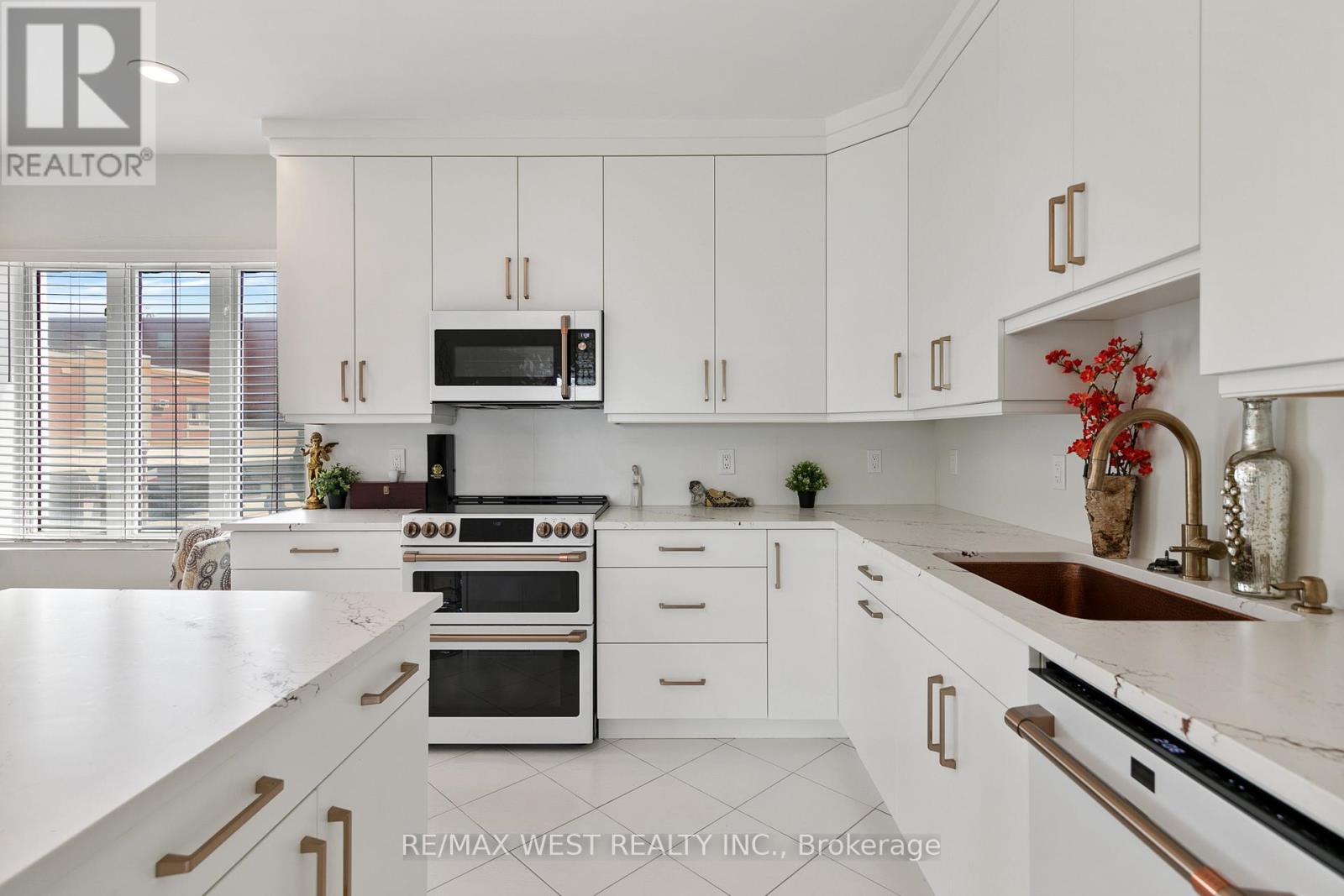 Photo 21 of 839 Erie Street E, Windsor ON