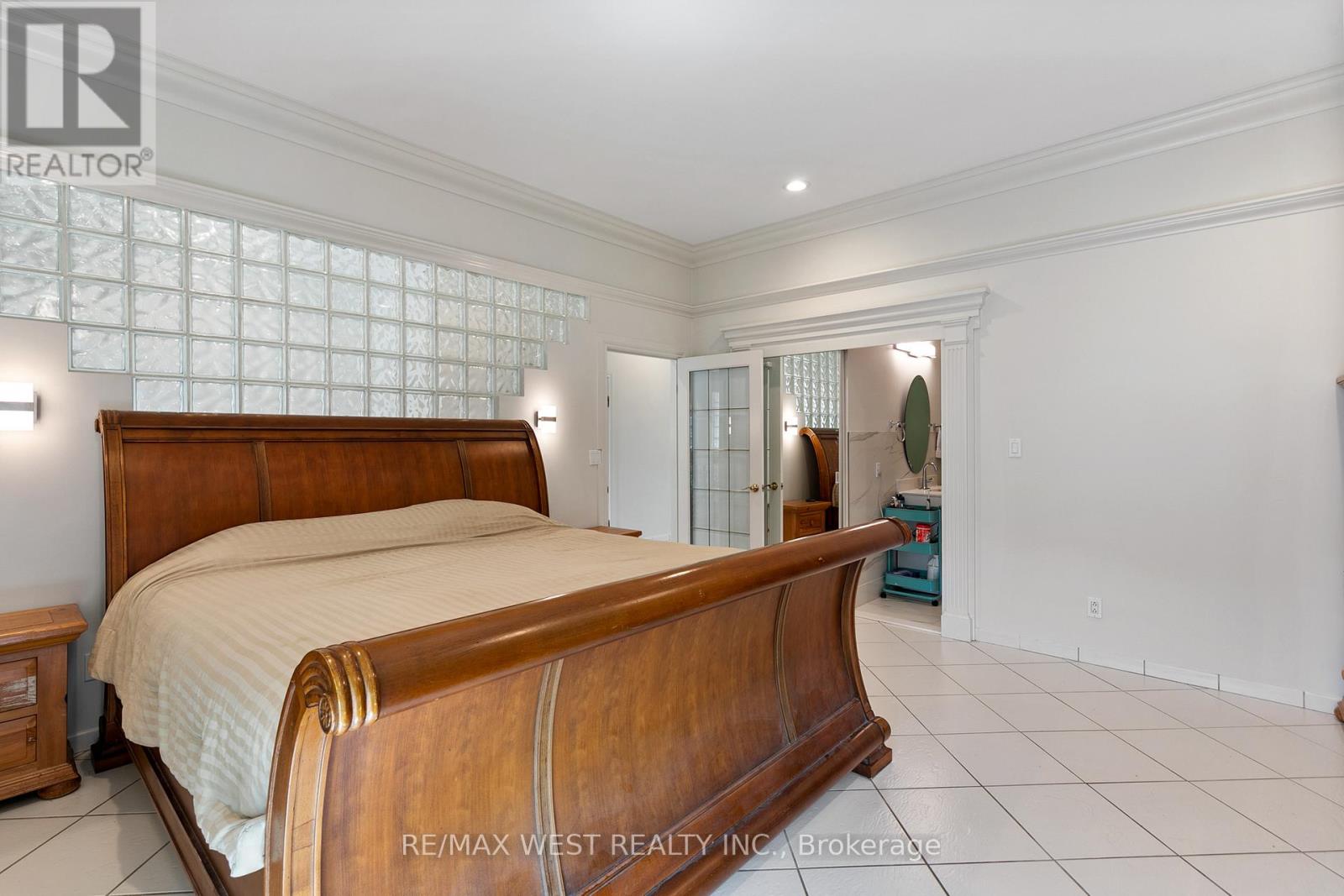 Photo 17 of 839 Erie Street E, Windsor ON
