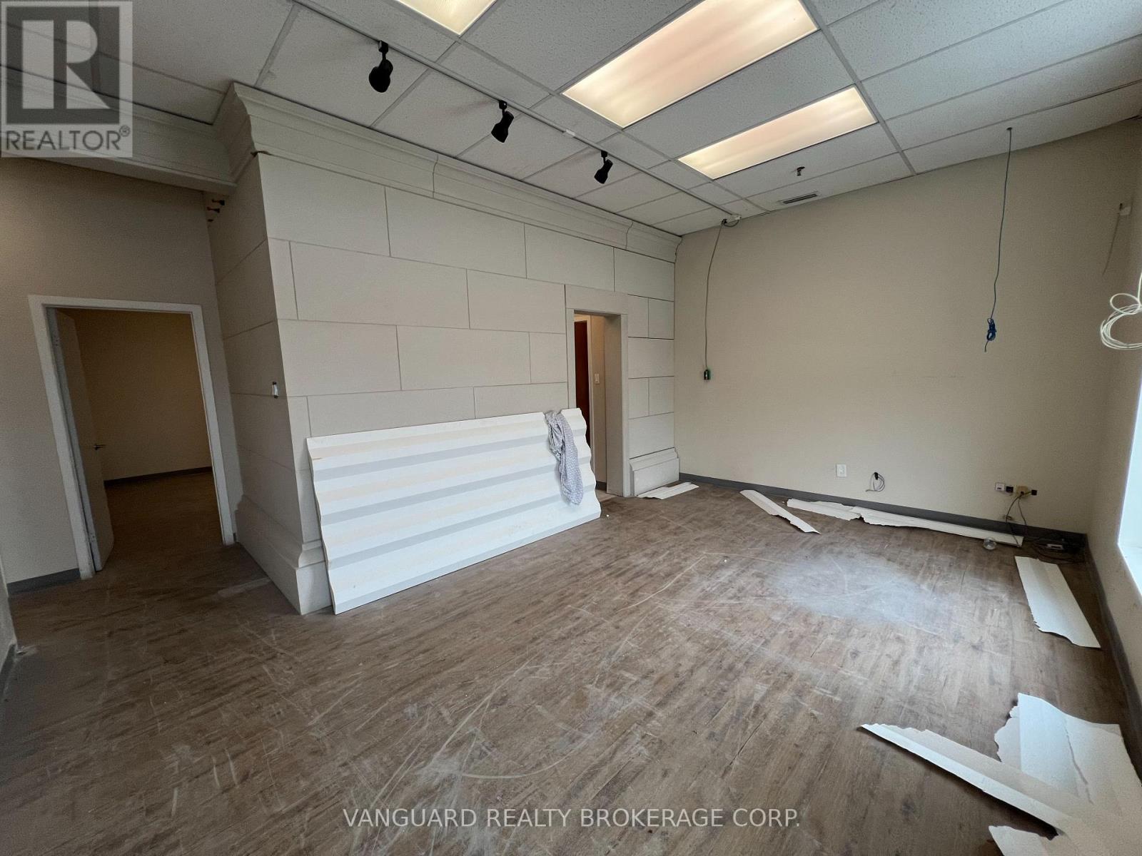 Photo 3 of 9 10 452 Bowes Road, Vaughan ON