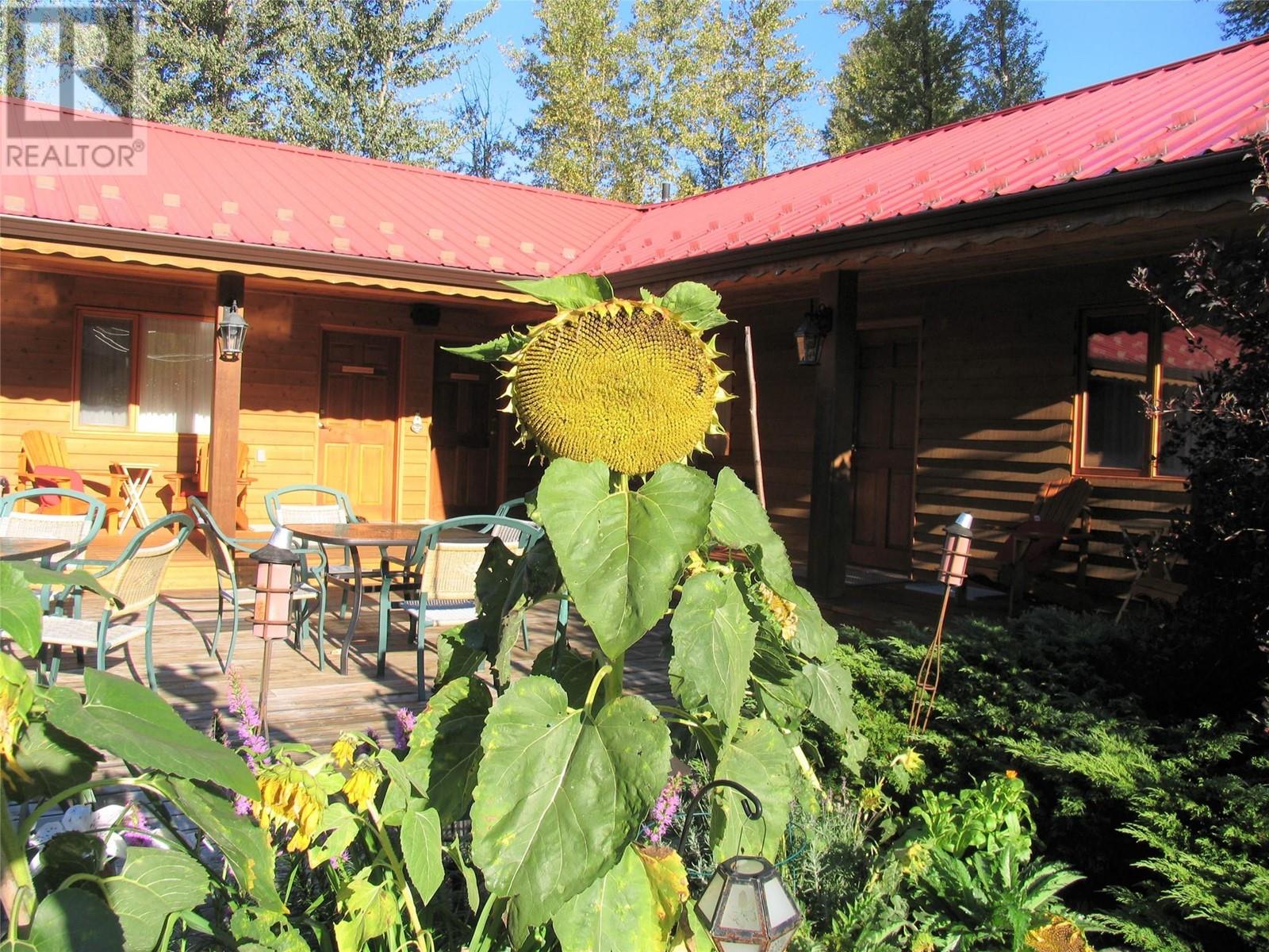 5177 CLEARWATER VALLEY Road, Clearwater