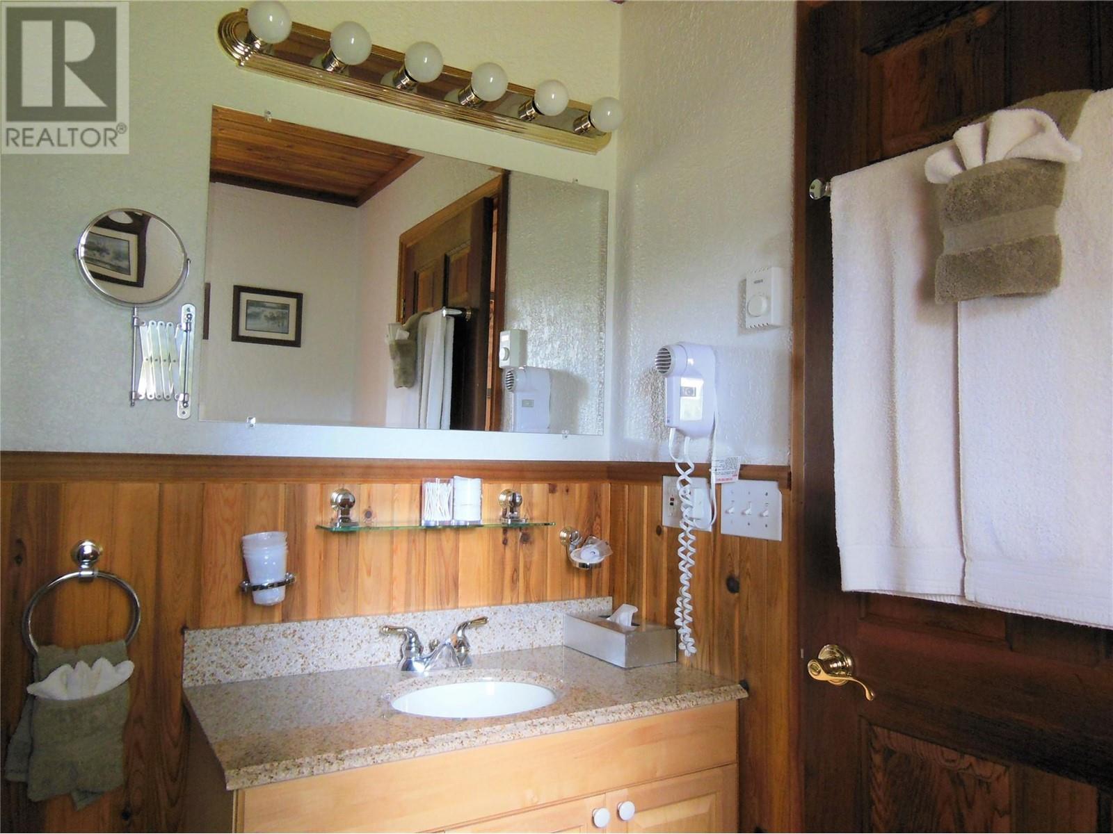 5177 CLEARWATER VALLEY Road, Clearwater