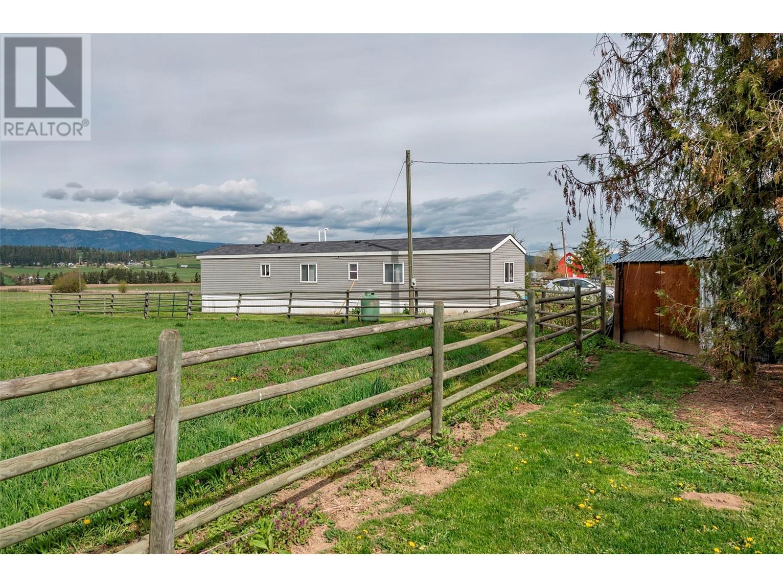  1121 Mountain View Road, Spallumcheen