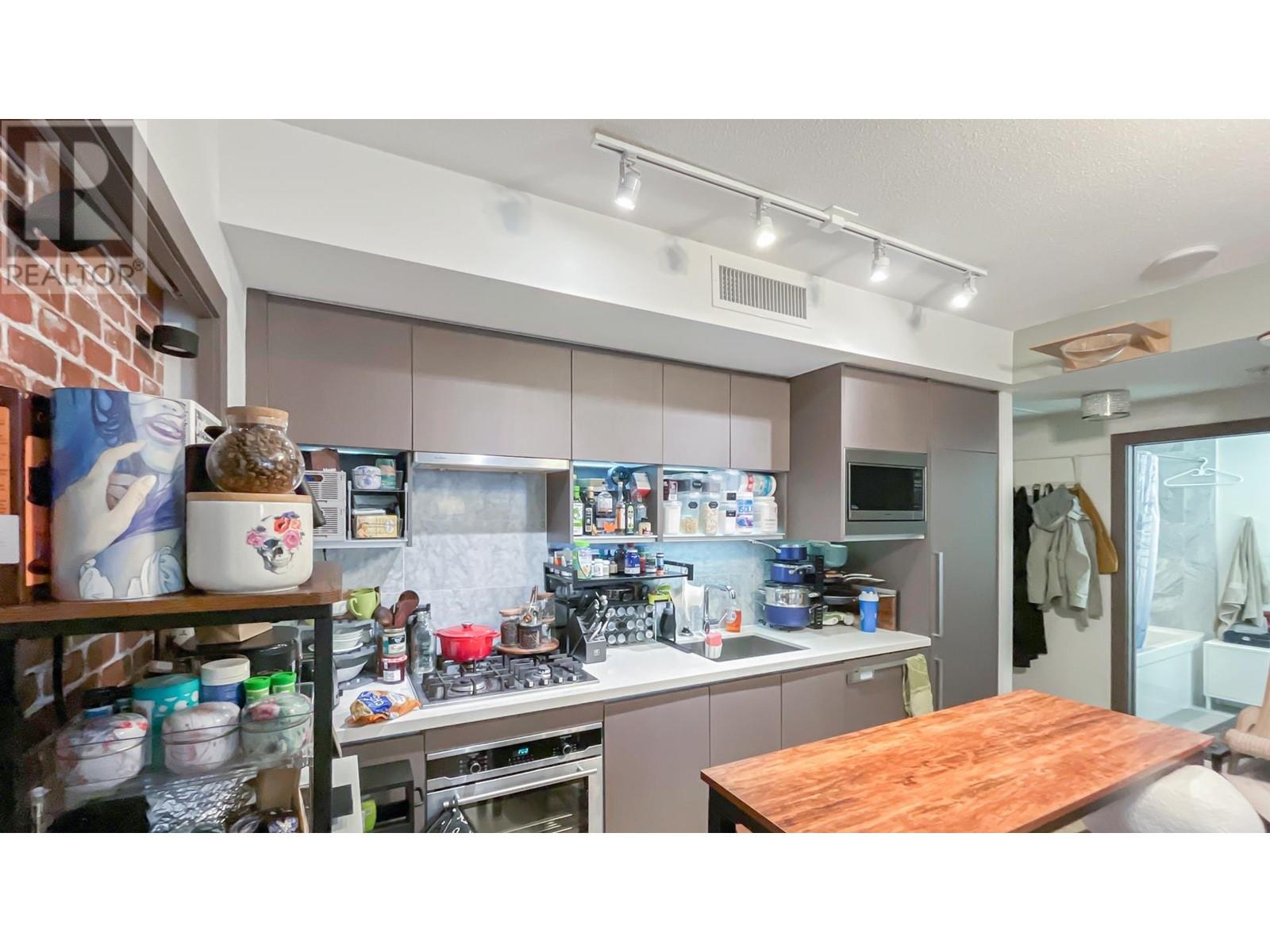 Photo 9 of 1205 68 Smithe Street, Vancouver BC