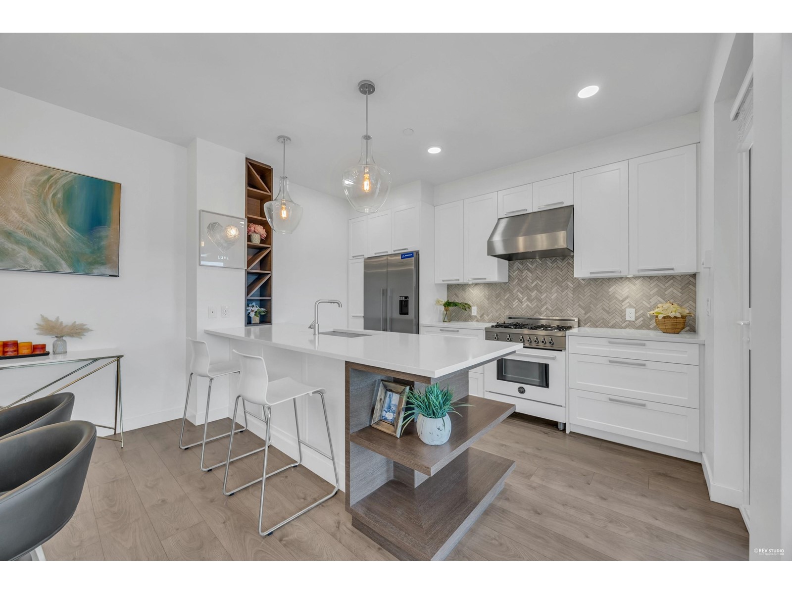 502 33530 MAYFAIR AVENUE, Abbotsford real estate listing R2943767