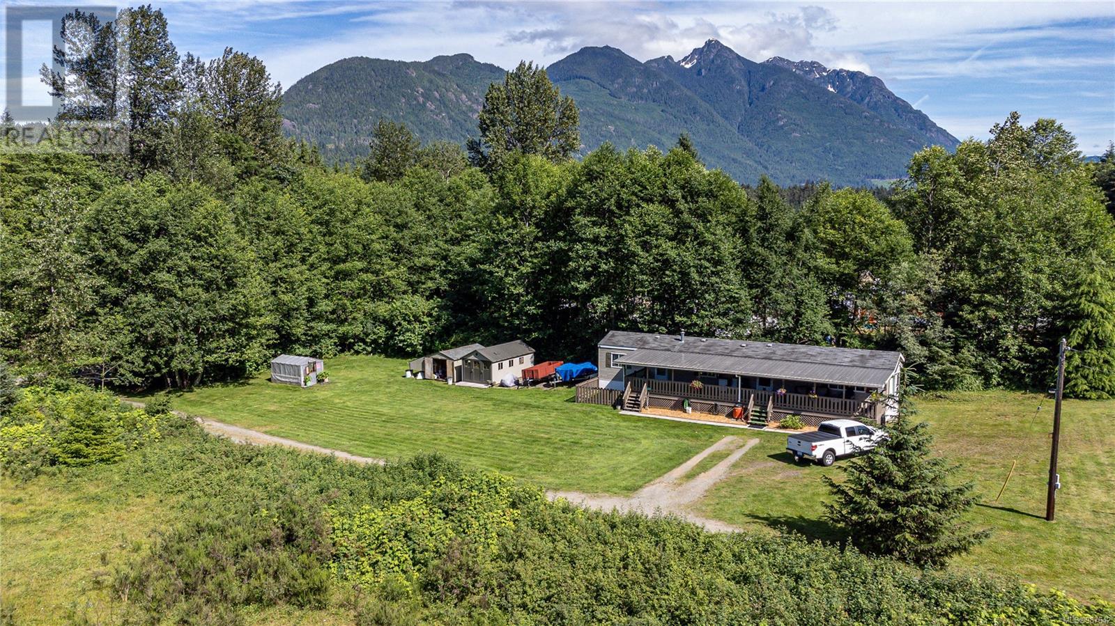 Photo 4 of 701 Kelsey Way, Sayward BC