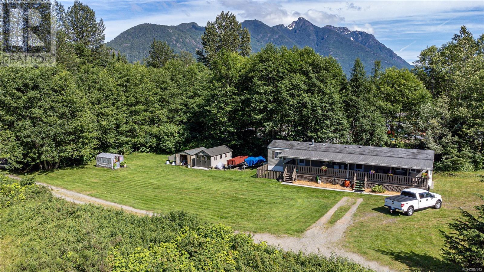 Photo 2 of 701 Kelsey Way, Sayward BC