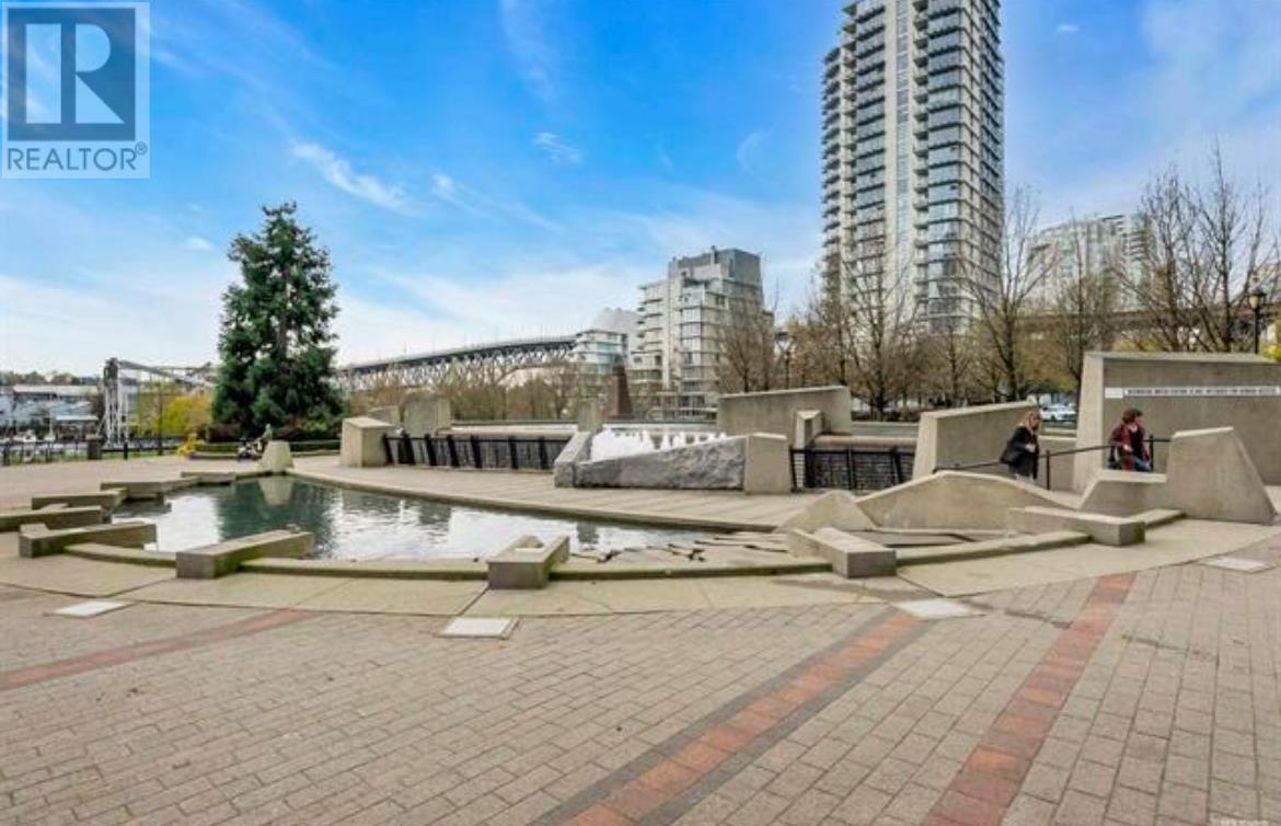Photo 4 of 201 550 Pacific Street, Vancouver BC