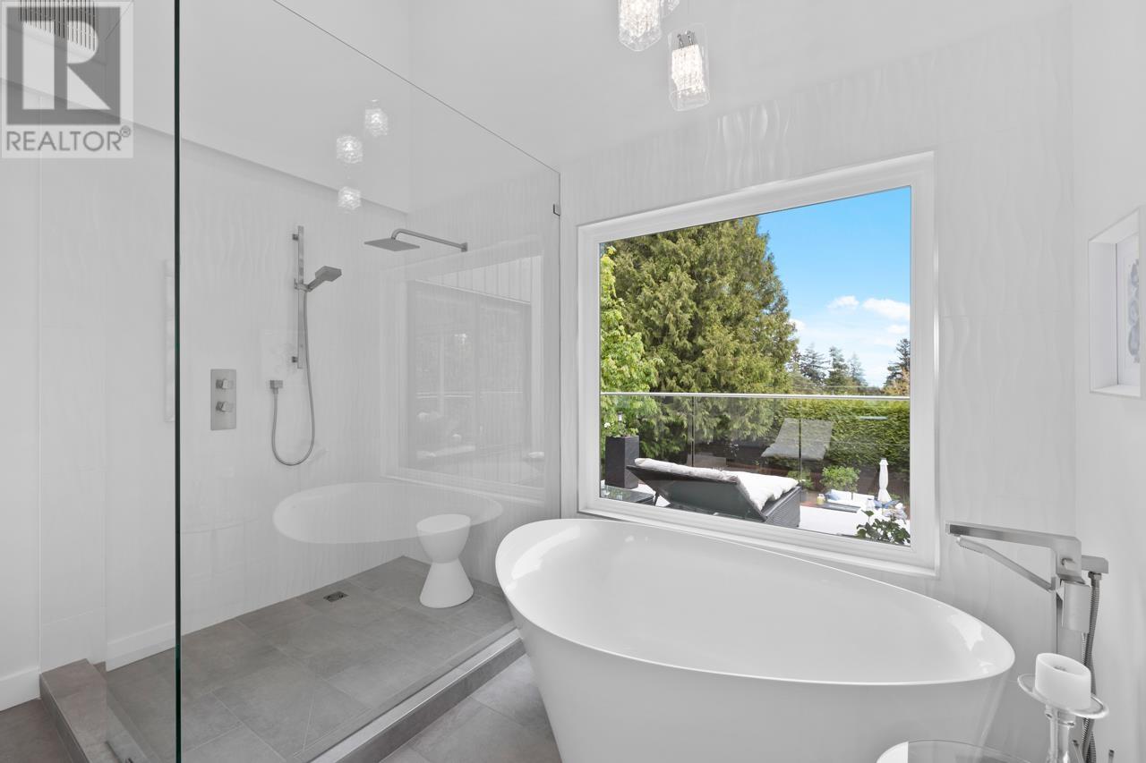 512 TRALEE CRESCENT, Delta real estate listing R2962632