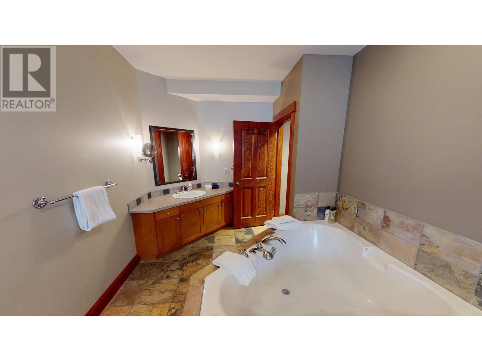 Photo 5 of 4559 Timberline Crescent Unit 526 A, Fernie BC