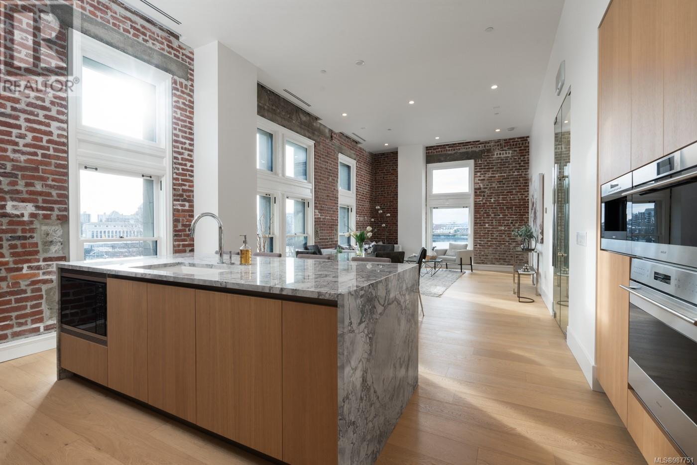 Photo 3 of 209 521 Courtney St, Victoria BC