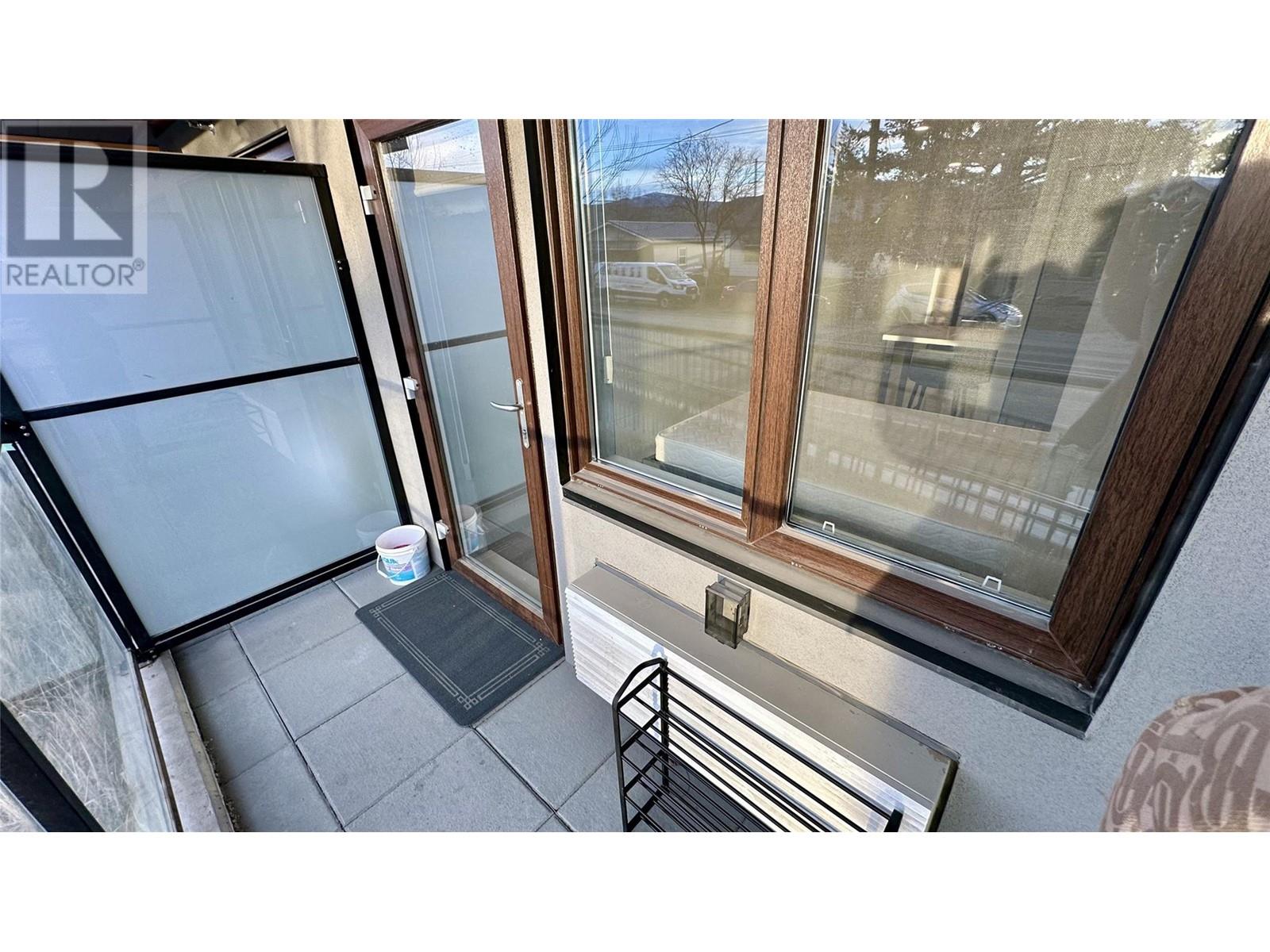 PH12 345 Dougall Road North, Kelowna