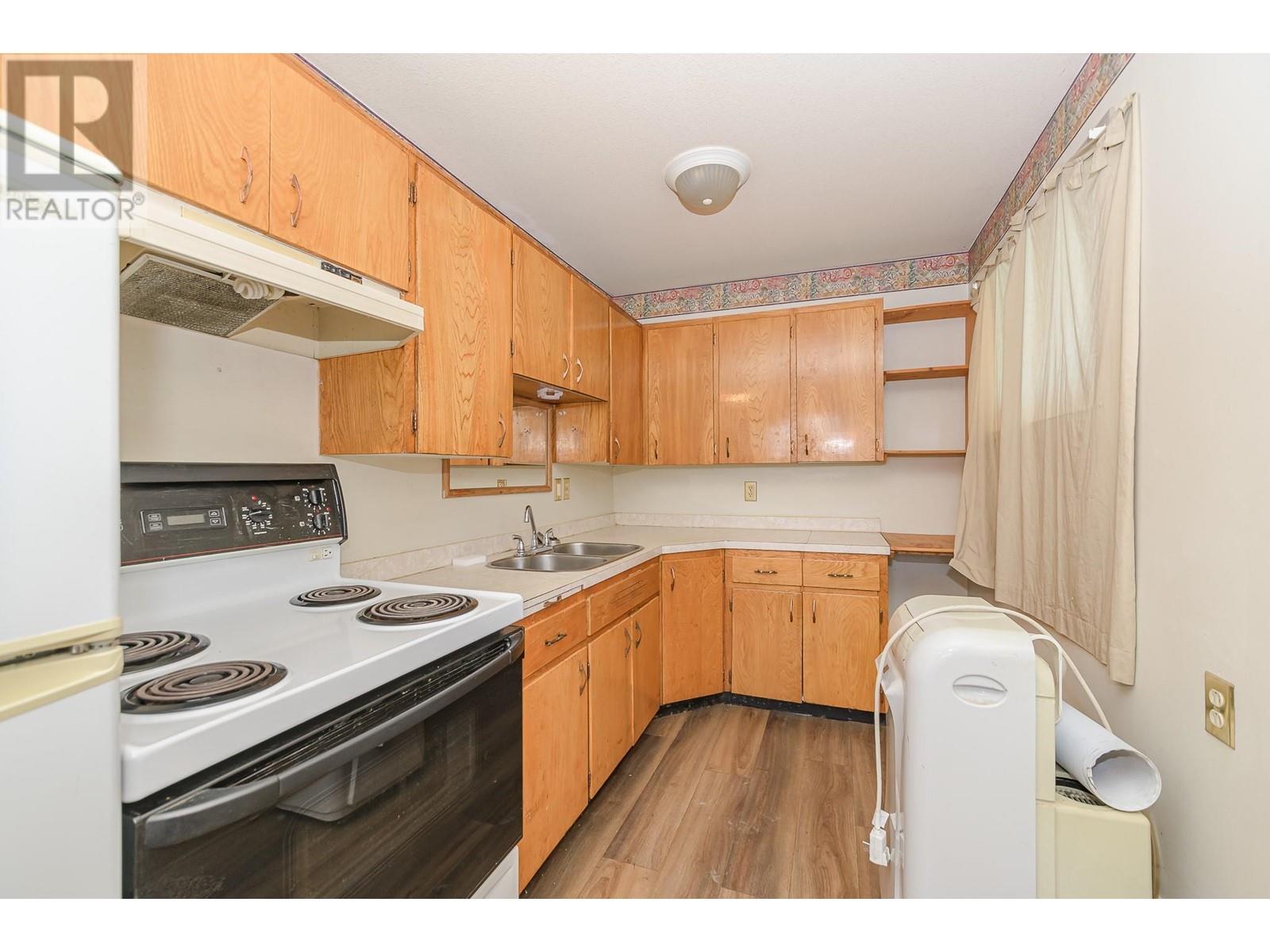 Photo 8 of 80 6 Street Ne, Salmon Arm BC