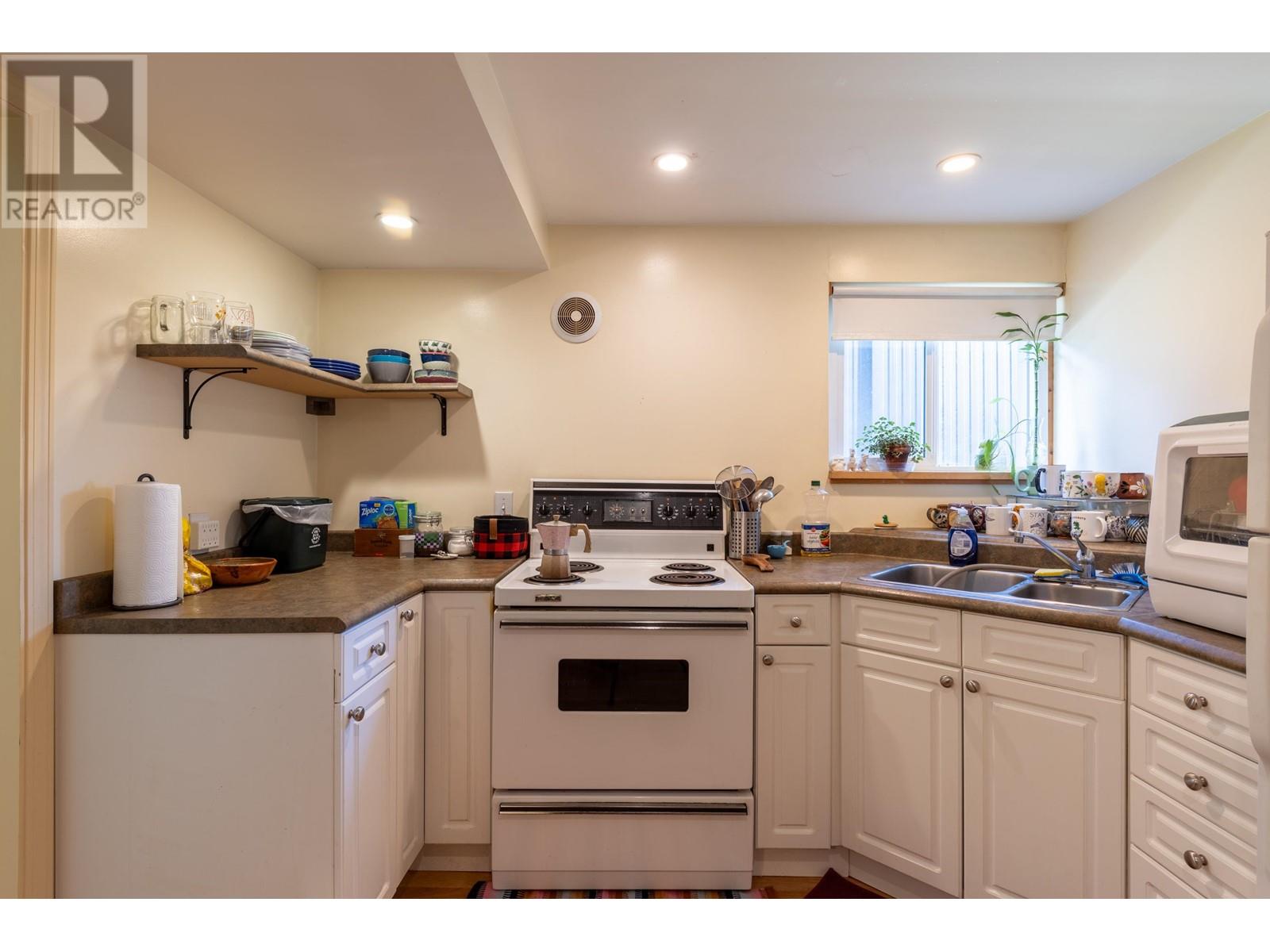 5668 EWART STREET, Burnaby