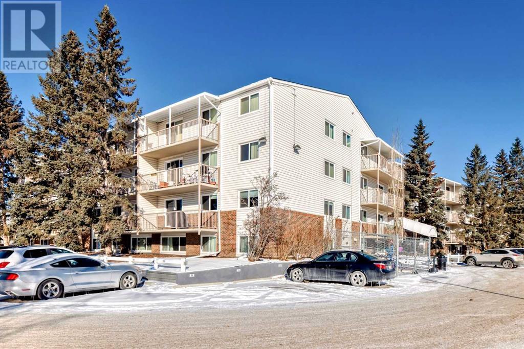 Single Family House Low rise for Sale in    Street NW Varsity Calgary 