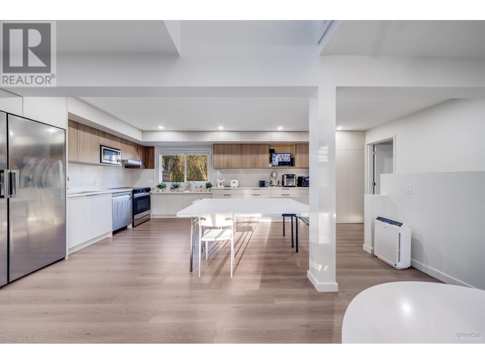 Photo 3 of 7843 Wedgewood Street, Burnaby BC