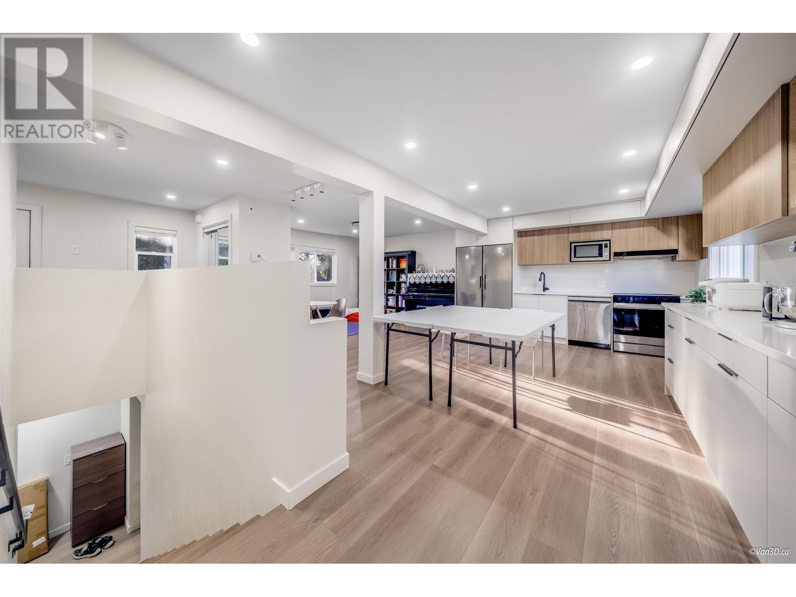 Photo 7 of 7843 Wedgewood Street, Burnaby BC