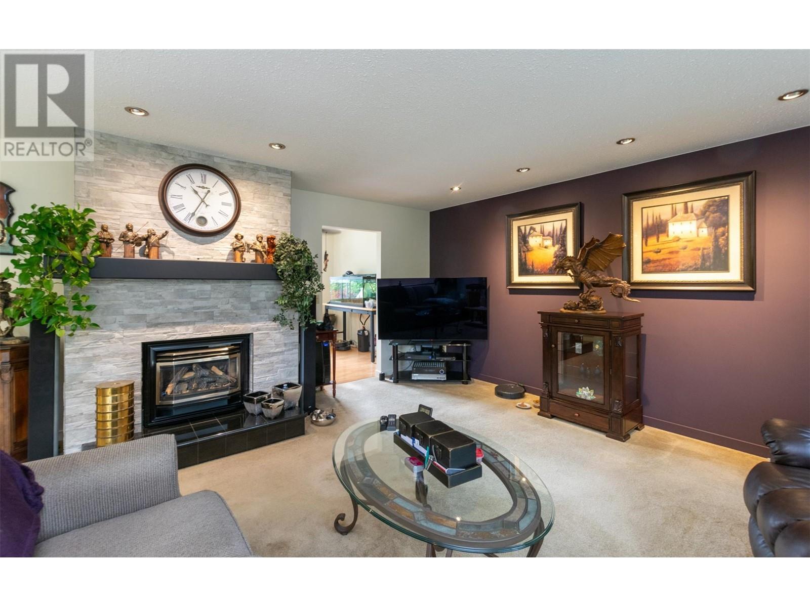  2270 21 Street Northeast, Salmon Arm