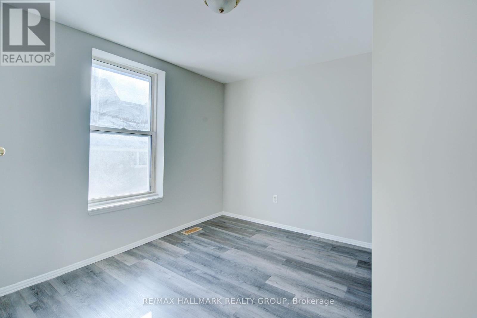 Photo 13 of 58 60 Victoria Avenue, Smiths Falls ON