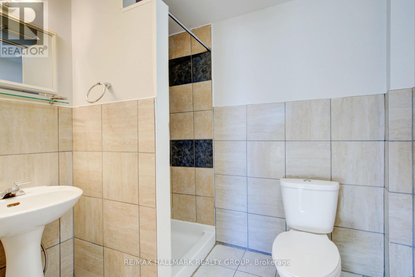 Photo 4 of 58 60 Victoria Avenue, Smiths Falls ON