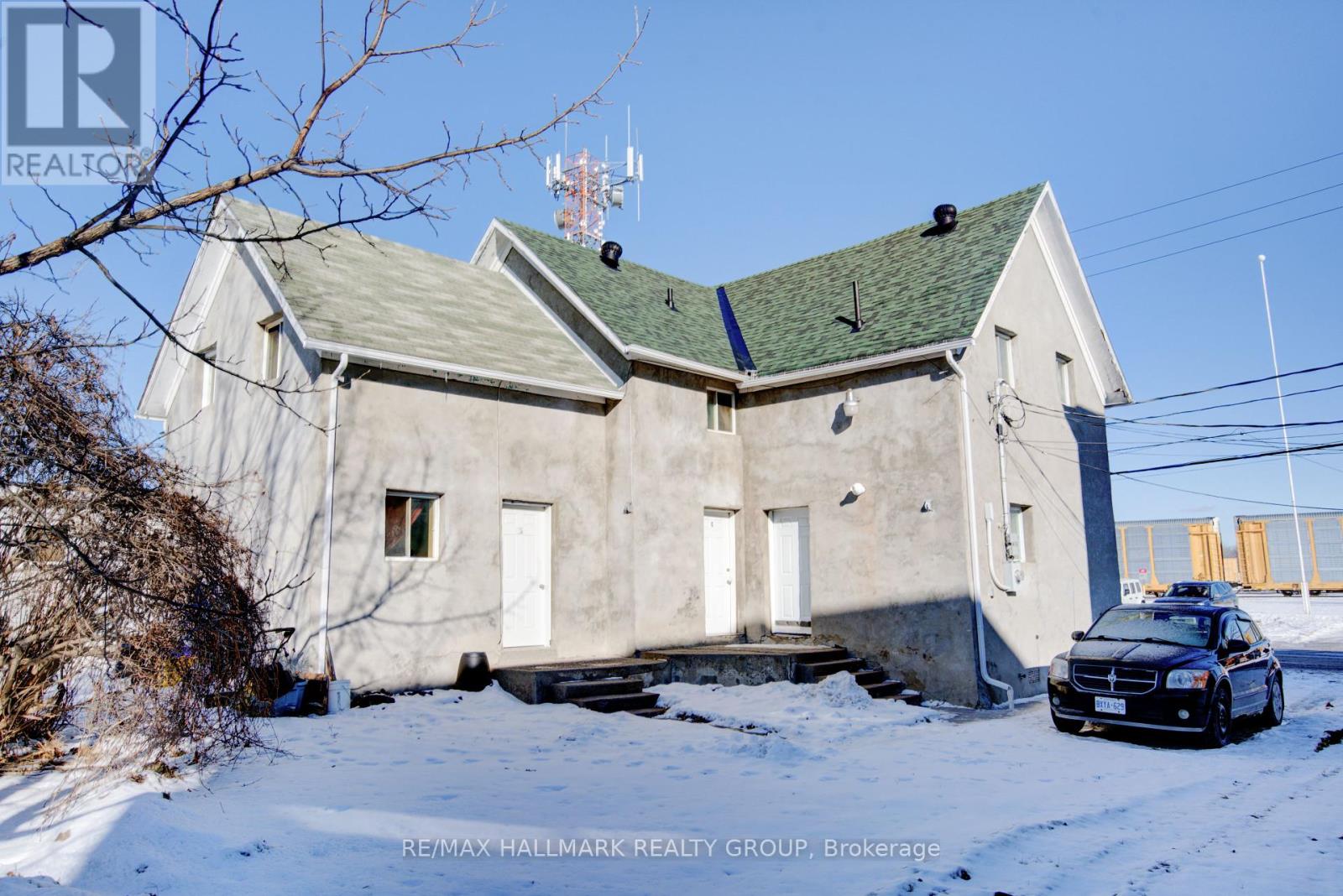 Photo 4 of 56 Victoria Avenue, Smiths Falls ON