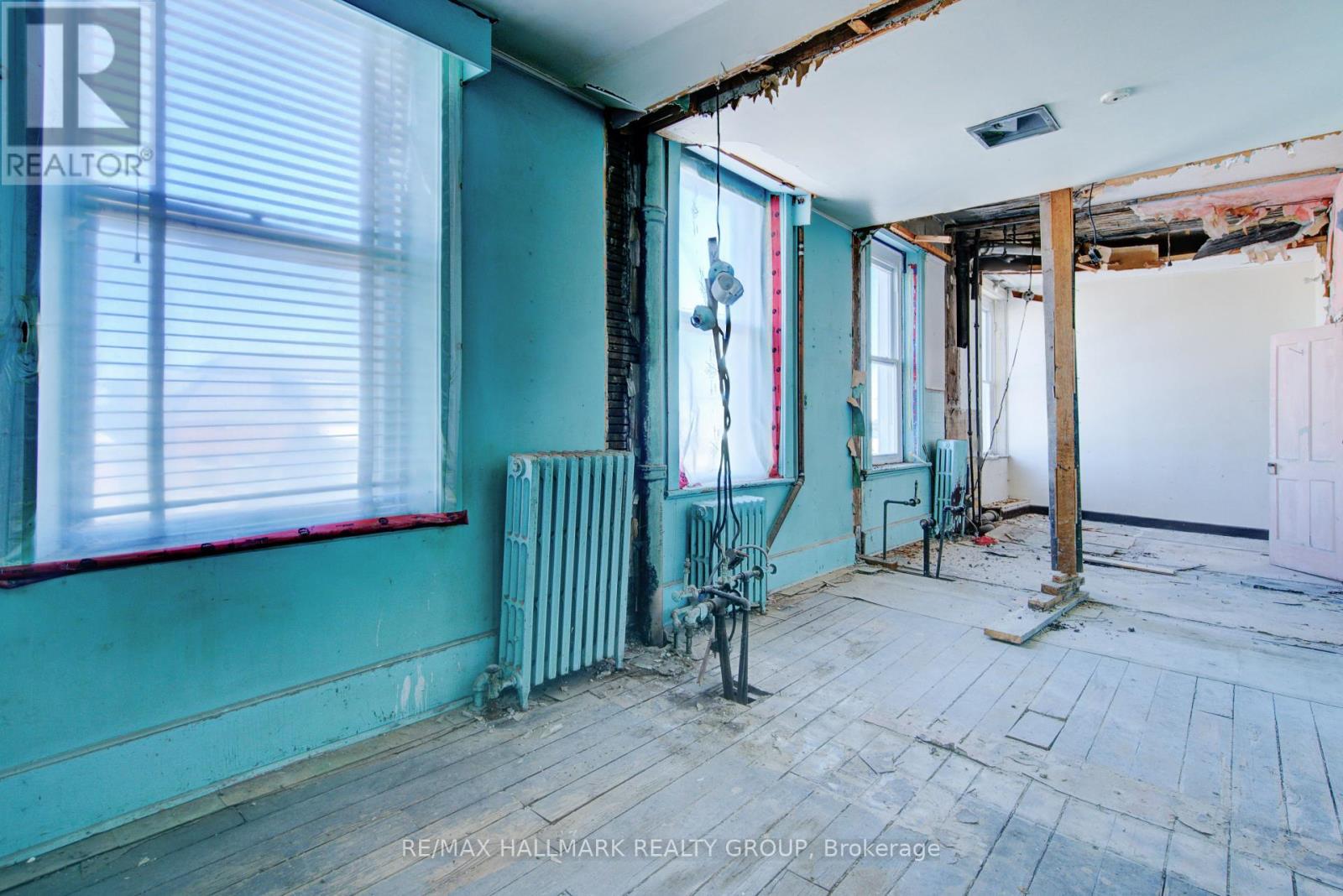 Photo 16 of 72 Daniel Street, Smiths Falls ON
