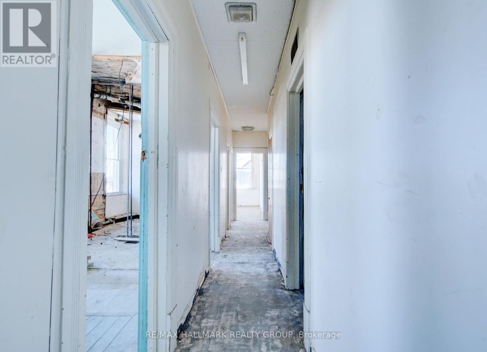 Photo 18 of 72 Daniel Street, Smiths Falls ON