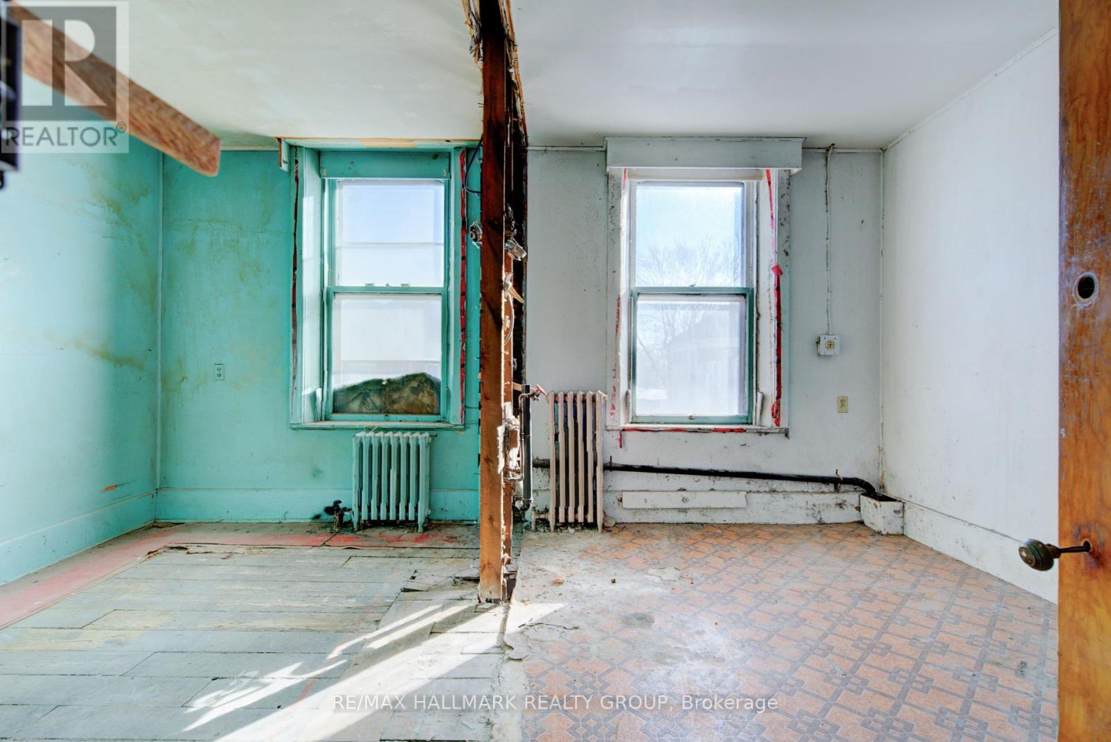 Photo 25 of 72 Daniel Street, Smiths Falls ON