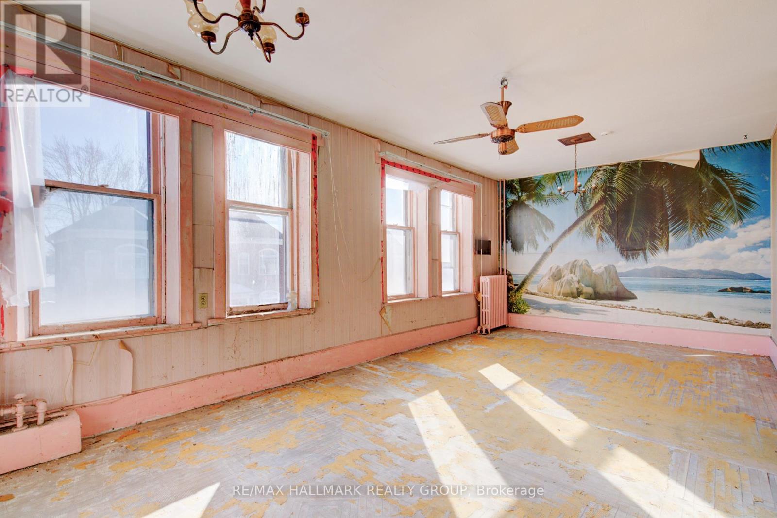 Photo 26 of 72 Daniel Street, Smiths Falls ON