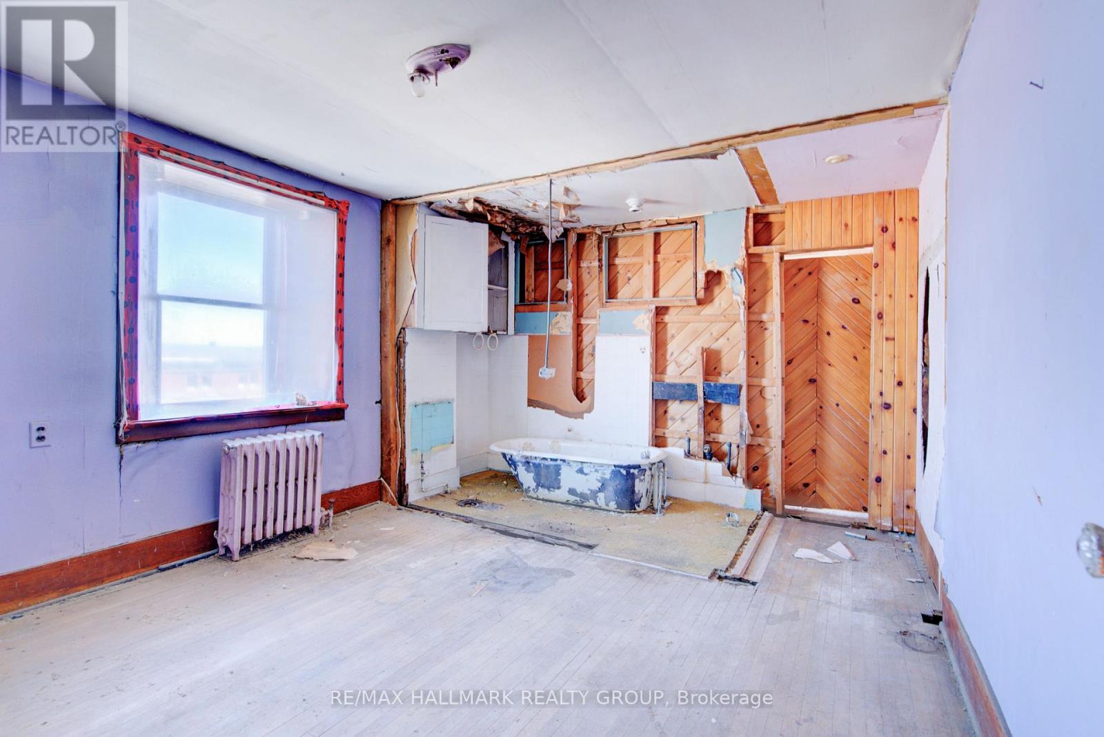 Photo 31 of 72 Daniel Street, Smiths Falls ON