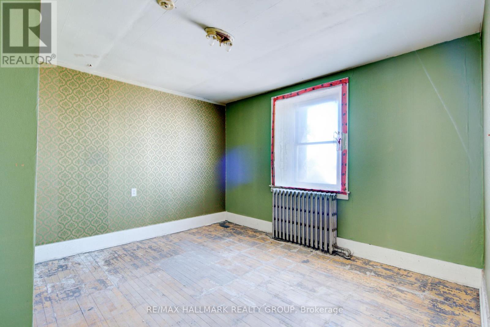 Photo 34 of 72 Daniel Street, Smiths Falls ON