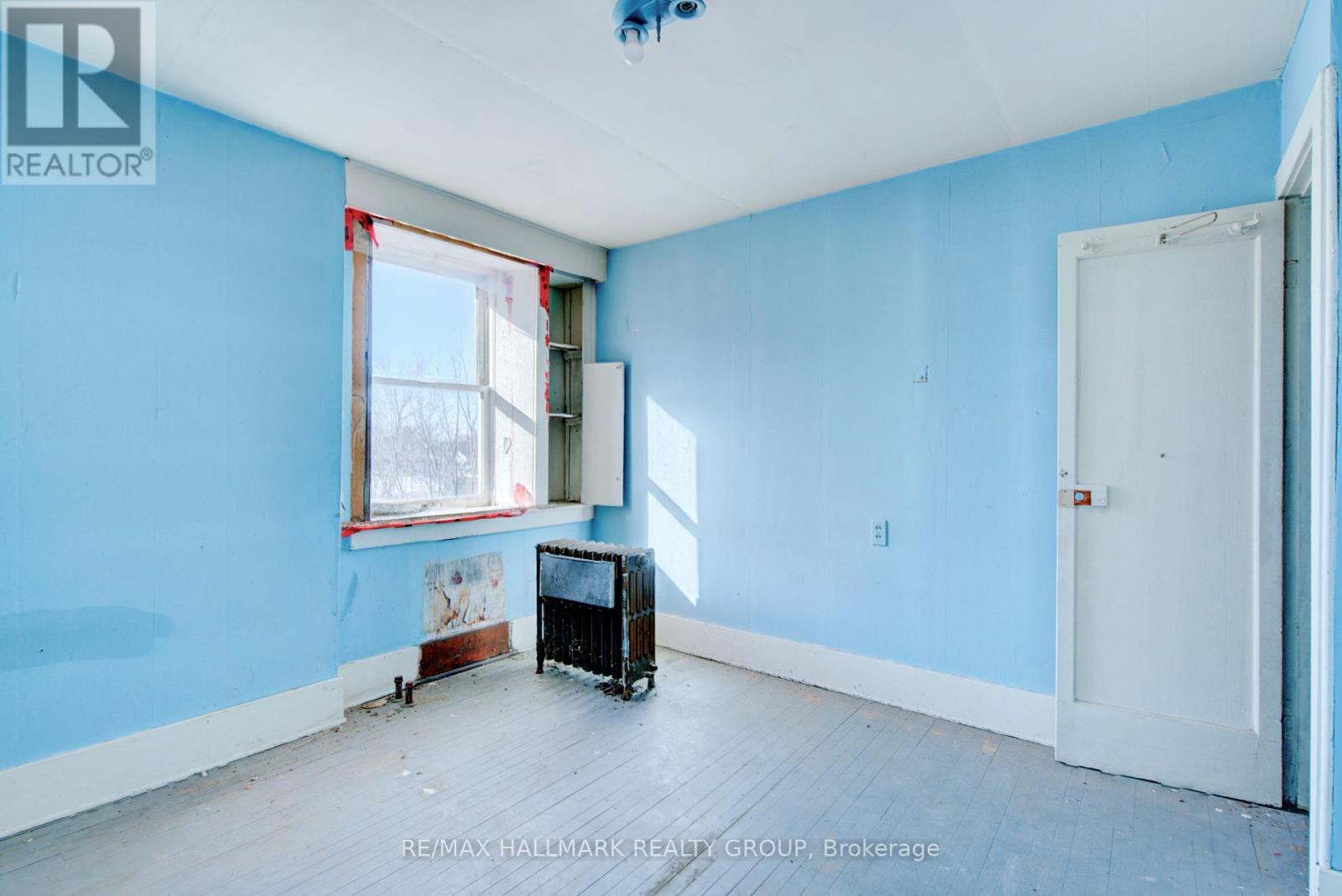 Photo 36 of 72 Daniel Street, Smiths Falls ON