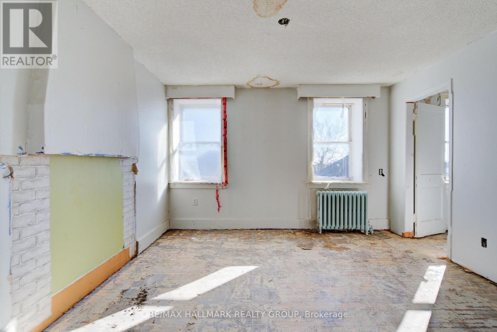 Photo 39 of 72 Daniel Street, Smiths Falls ON