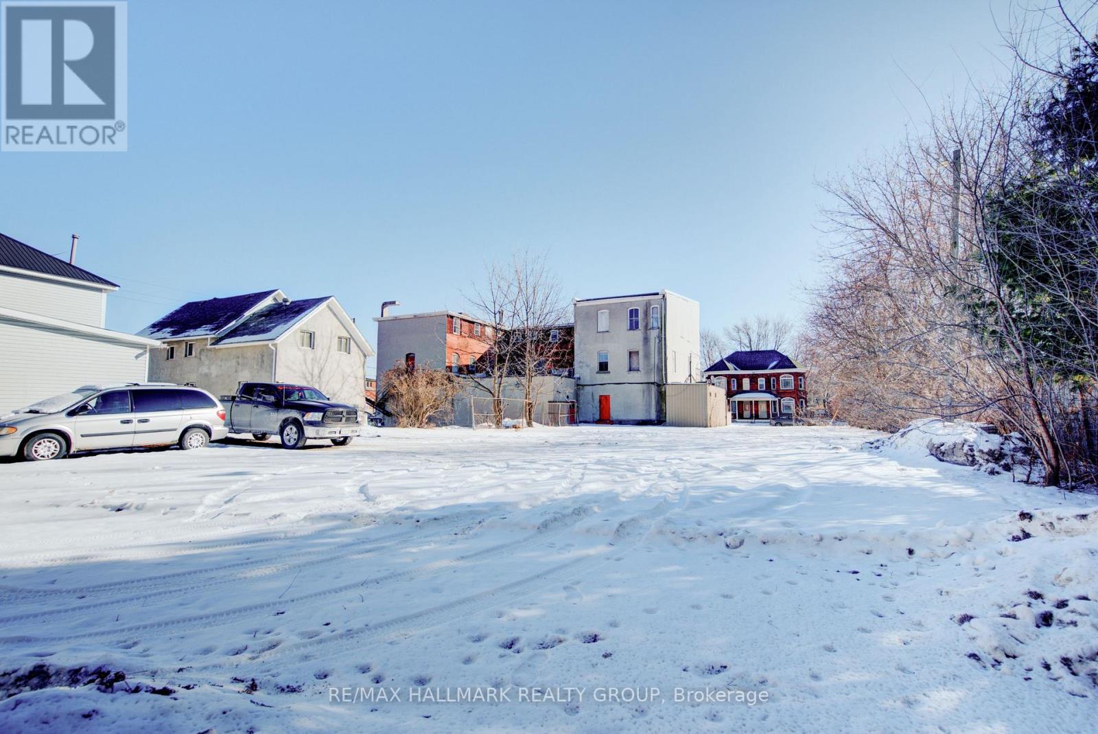 Photo 44 of 72 Daniel Street, Smiths Falls ON