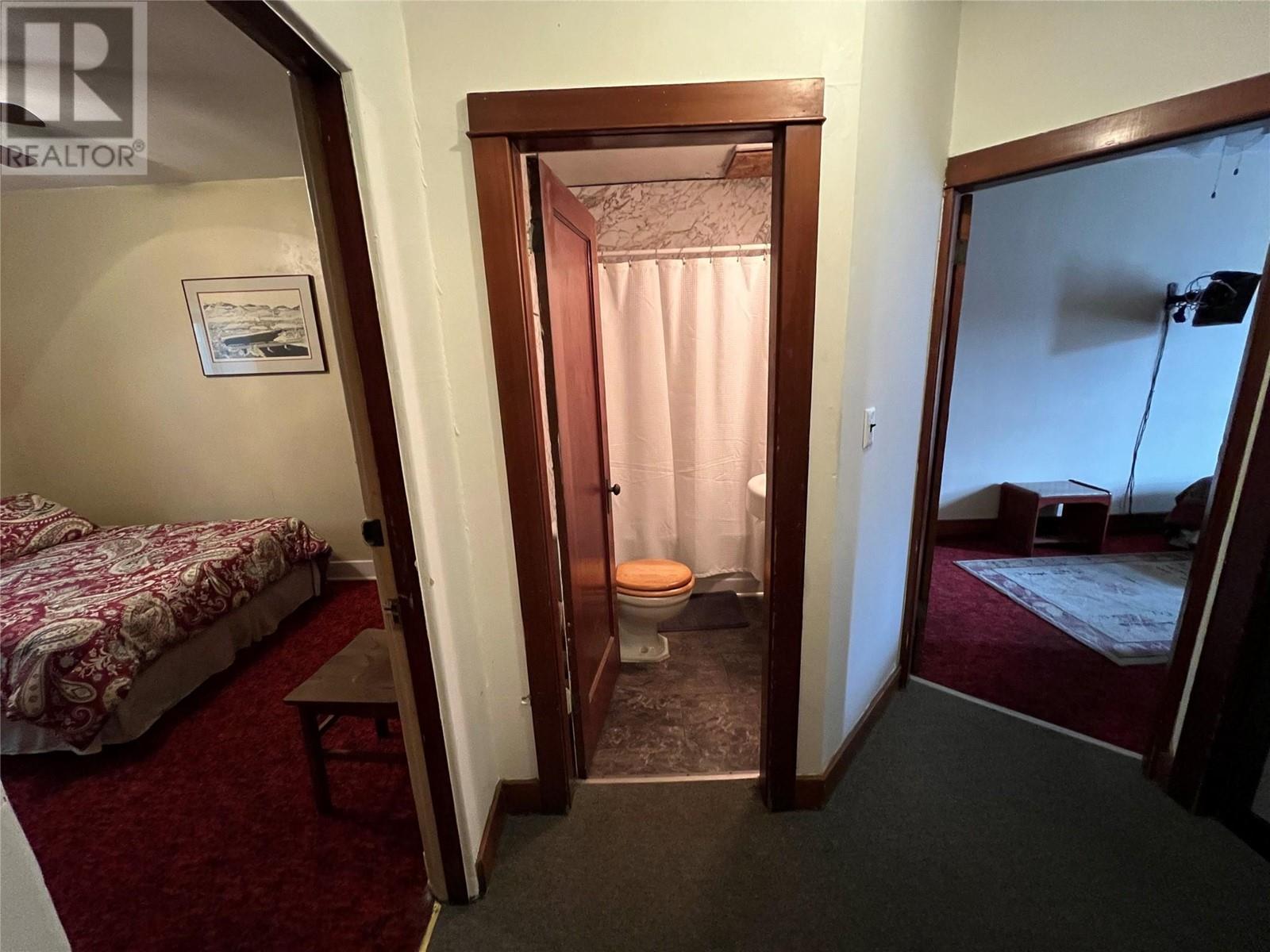 764 ROSSLAND Avenue, Trail