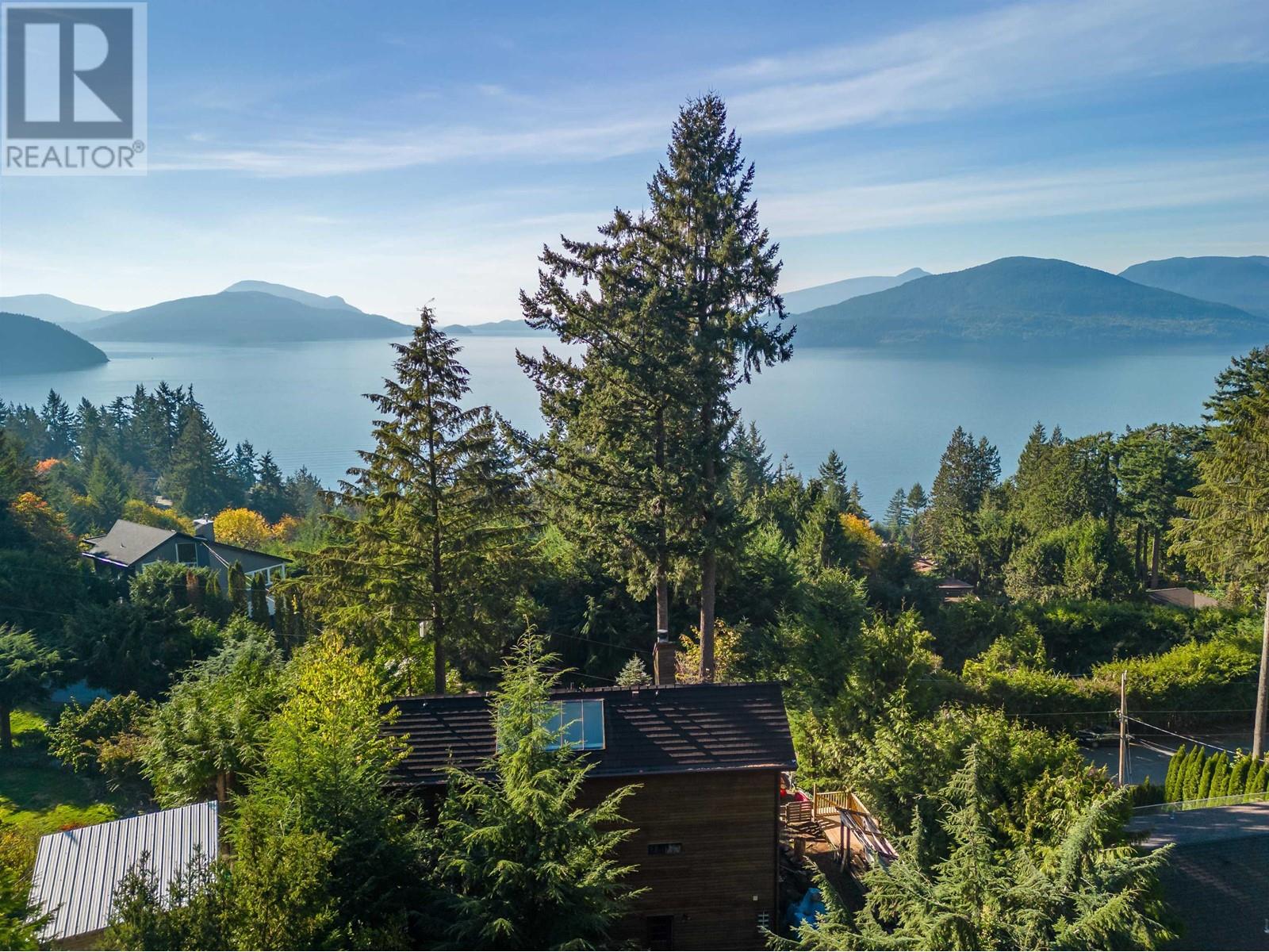 475 BAYVIEW ROAD, Lions Bay