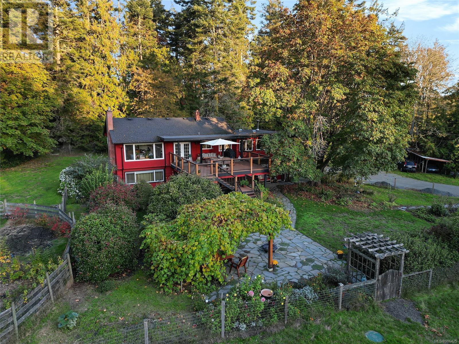 Single Family House Character for Sale in  Welch Rd Central Saanich 