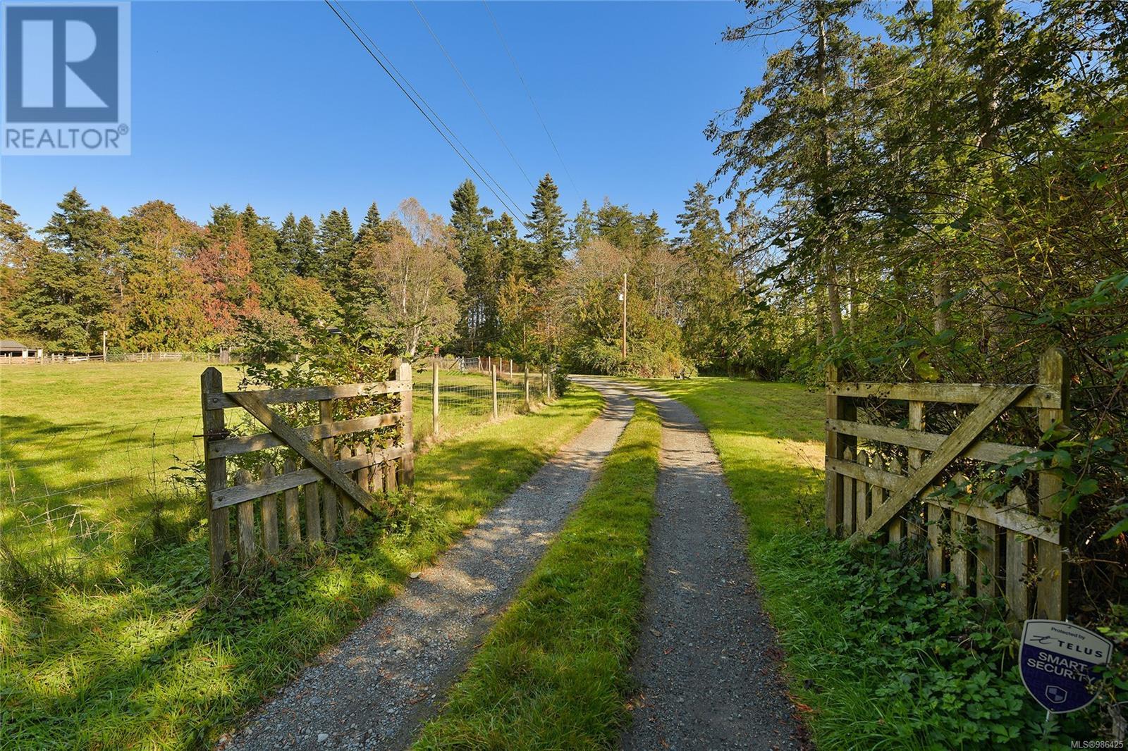 Single Family House Character for Sale in  Welch Rd Central Saanich 