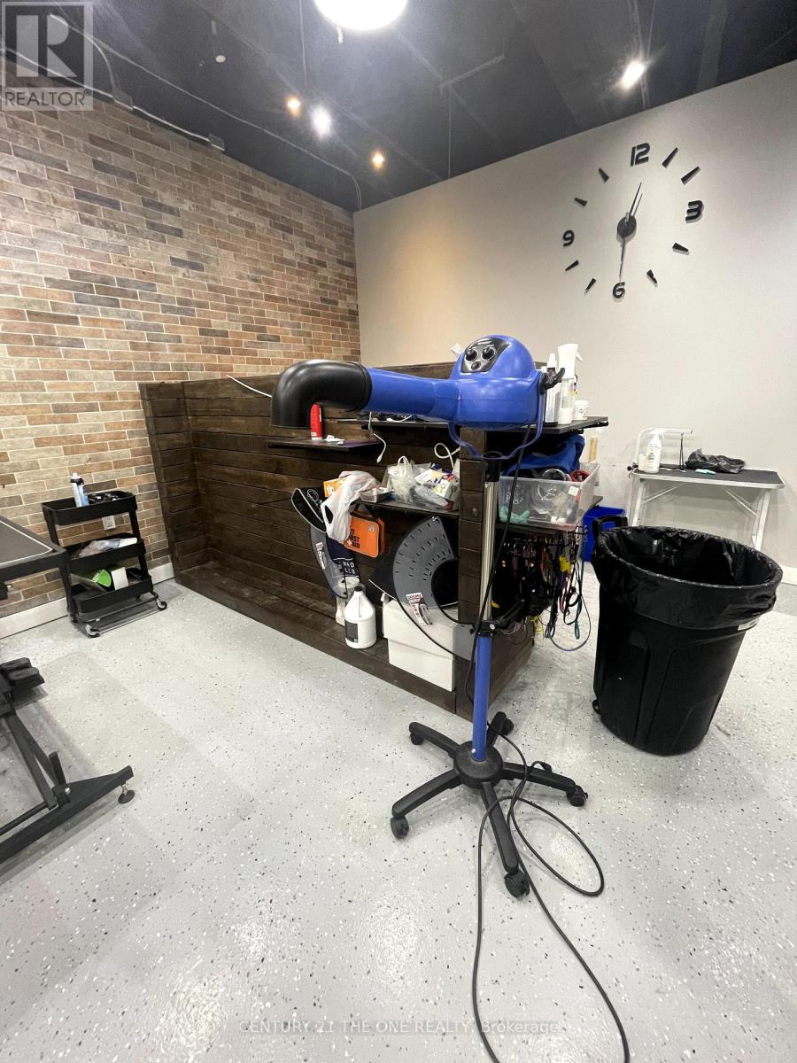 Photo 7 of 8 1089 Kingston Road, Toronto ON