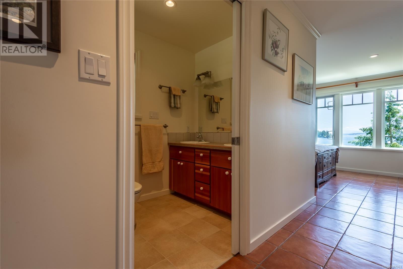1380 Upshur Rd, Quadra Island