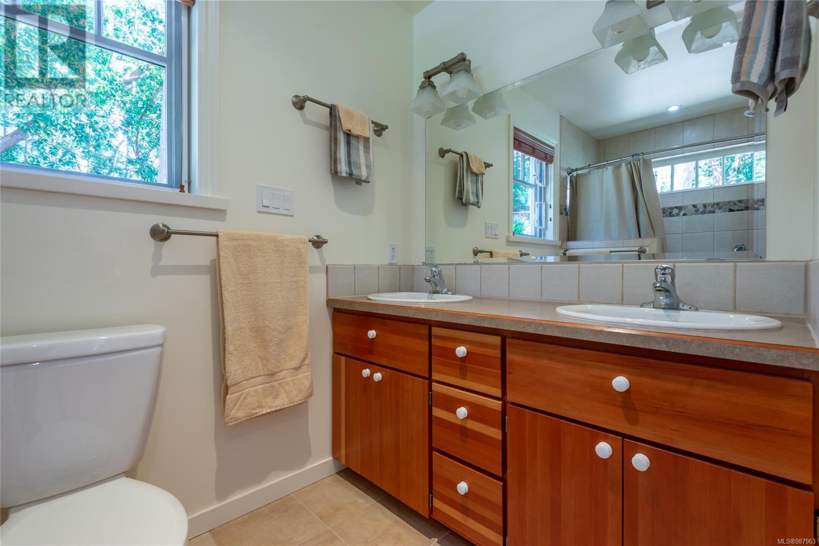 1380 Upshur Rd, Quadra Island