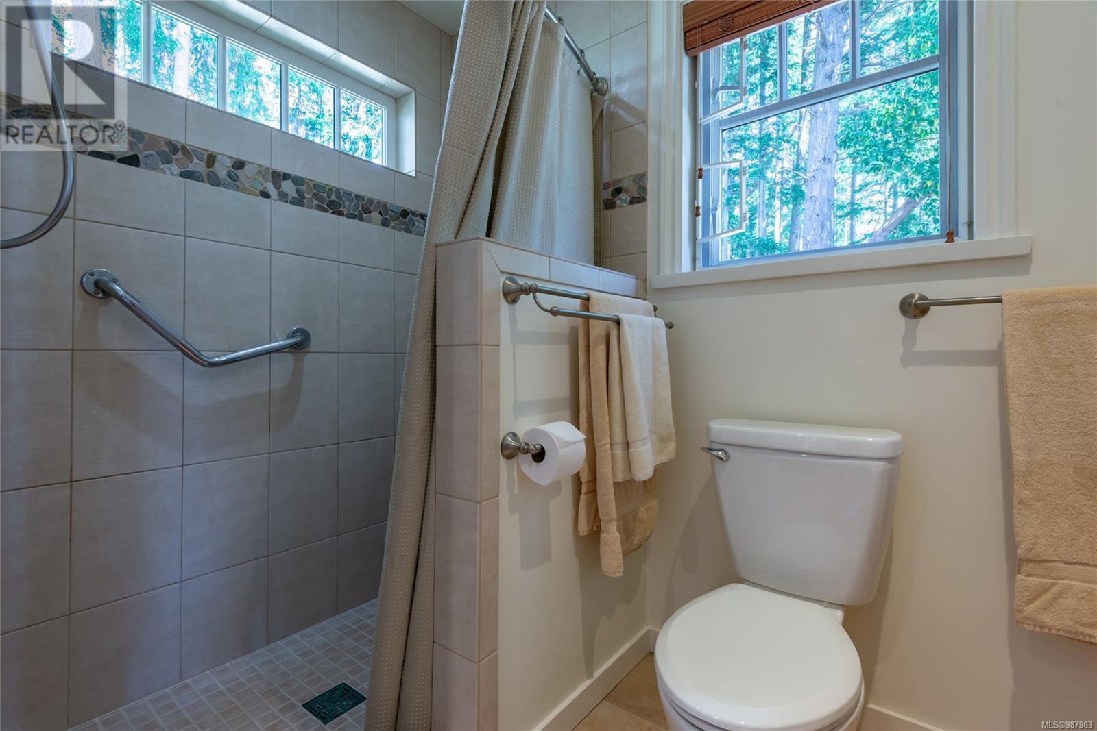 1380 Upshur Rd, Quadra Island