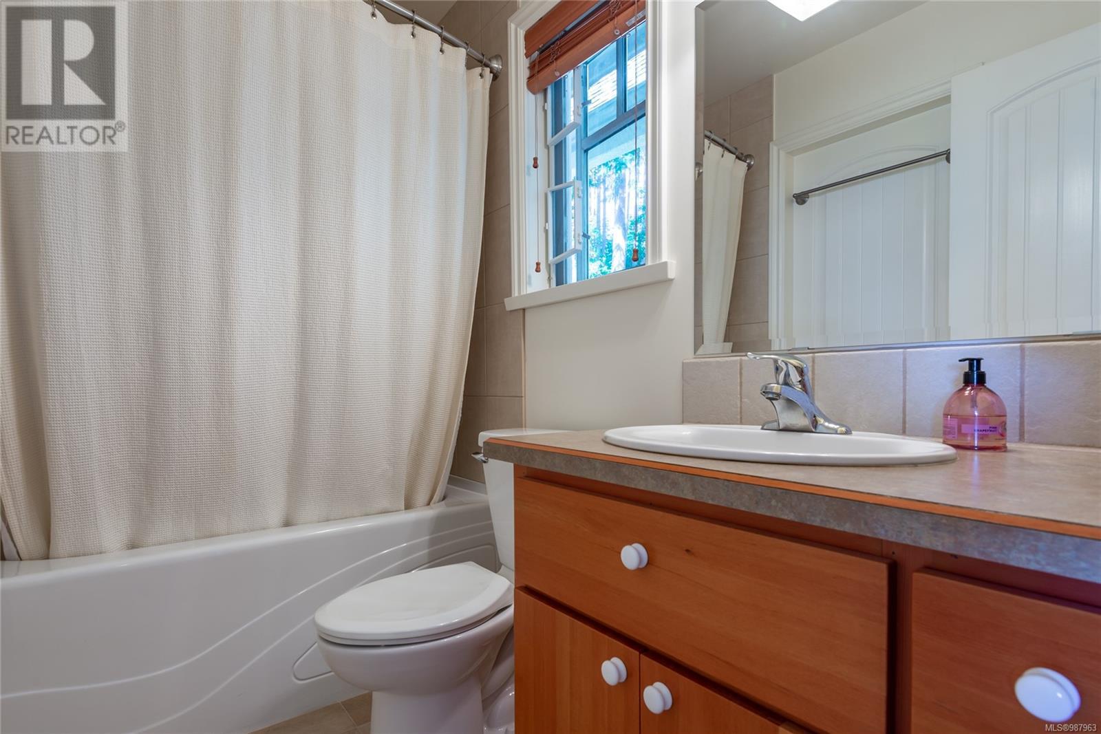 1380 Upshur Rd, Quadra Island