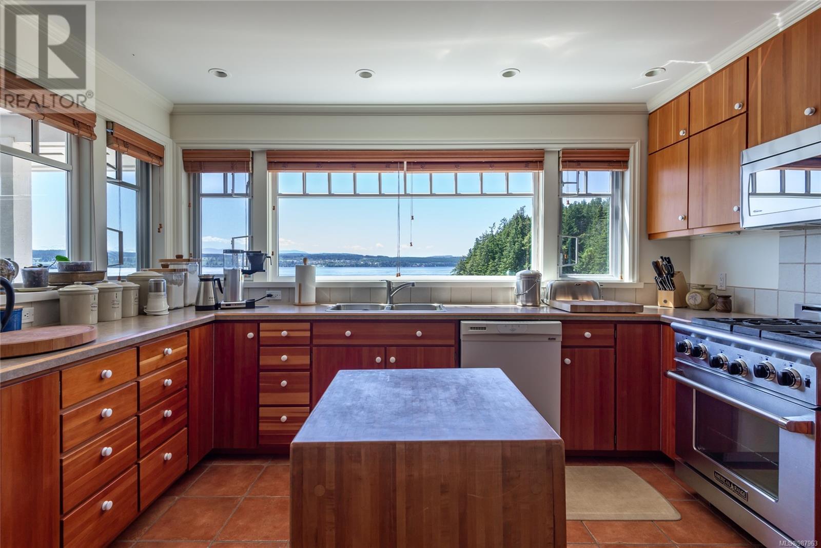 1380 Upshur Rd, Quadra Island