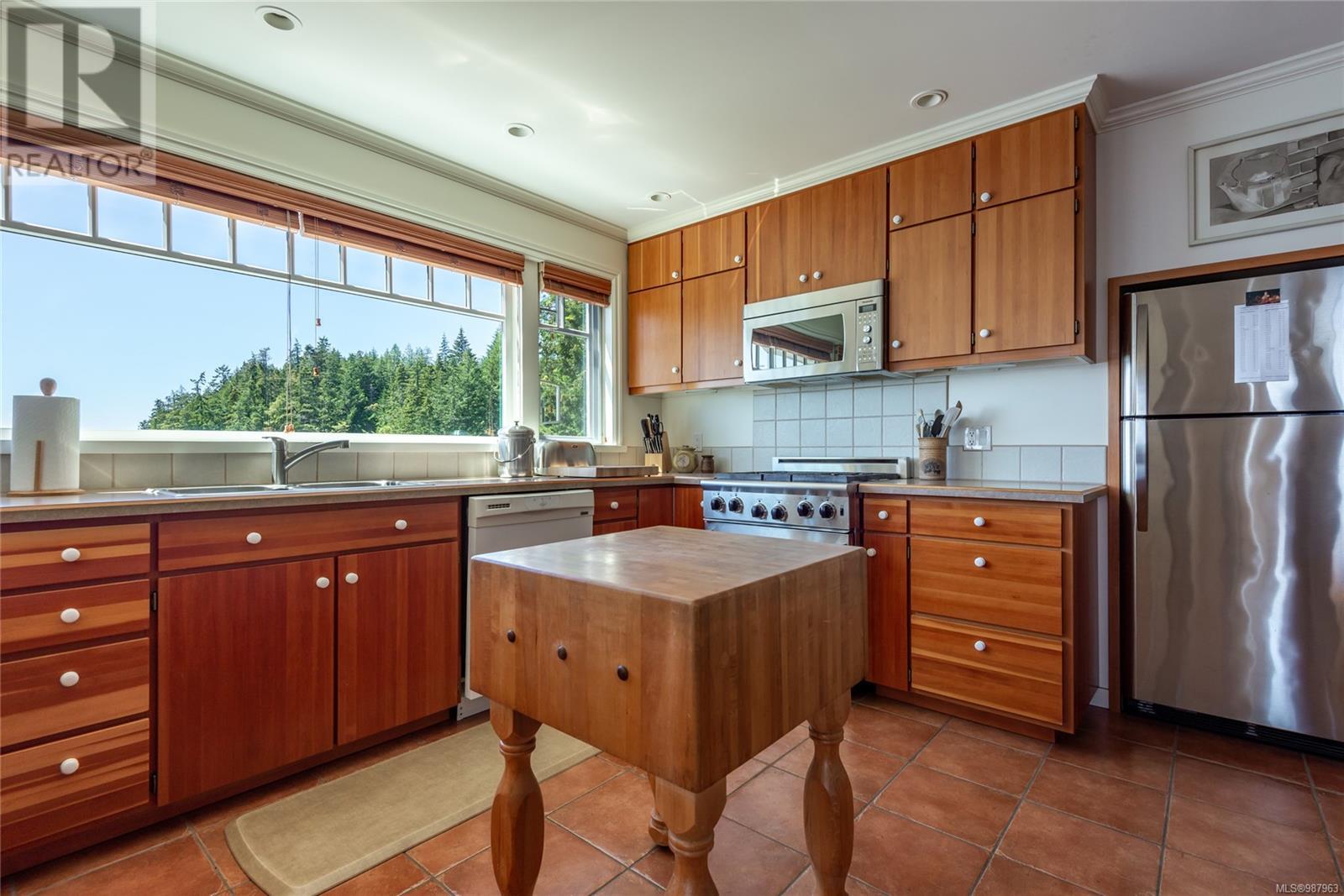 1380 Upshur Rd, Quadra Island
