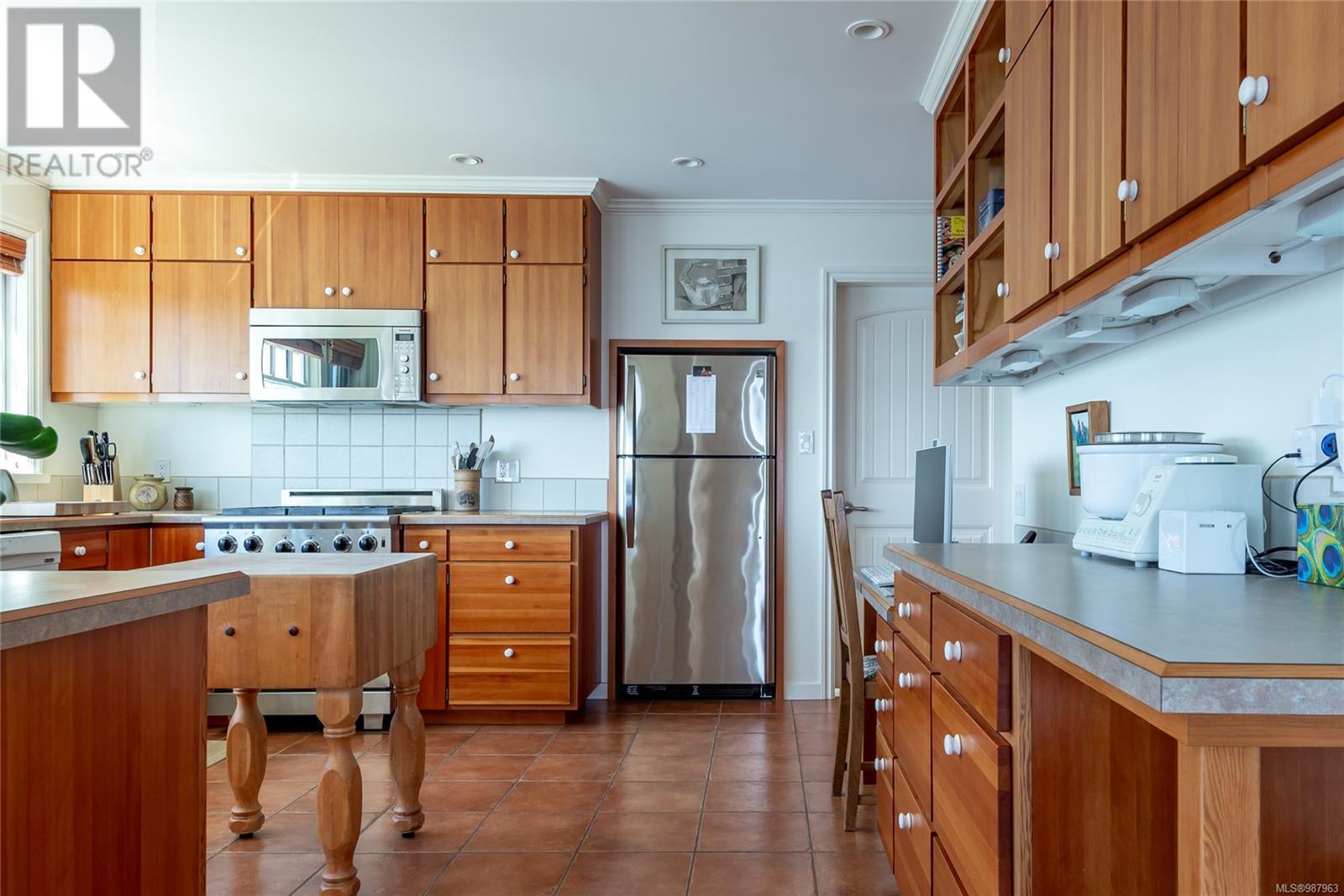 1380 Upshur Rd, Quadra Island
