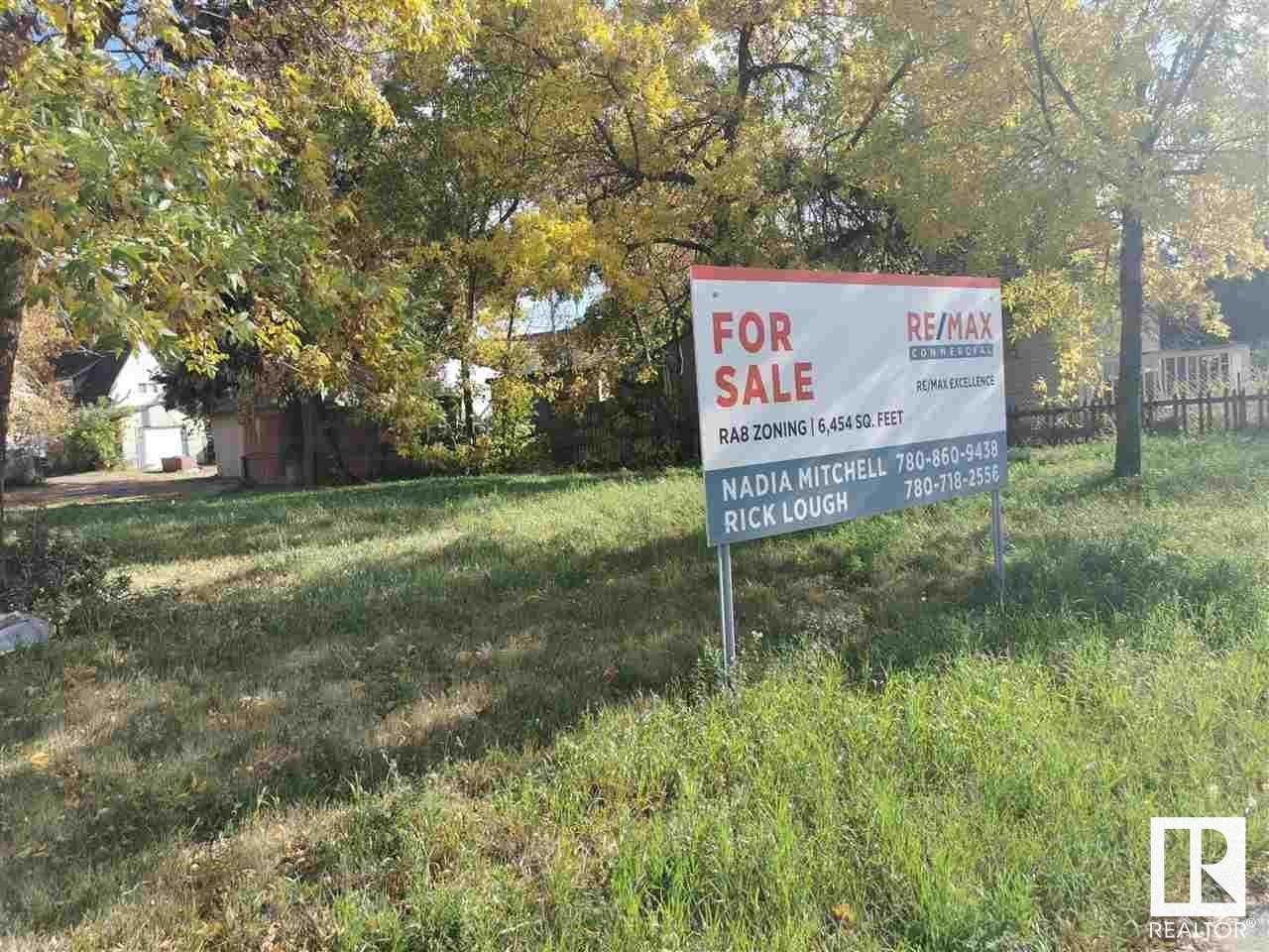 Photo 10 of 11833 Fort Rd Nw, Edmonton AB